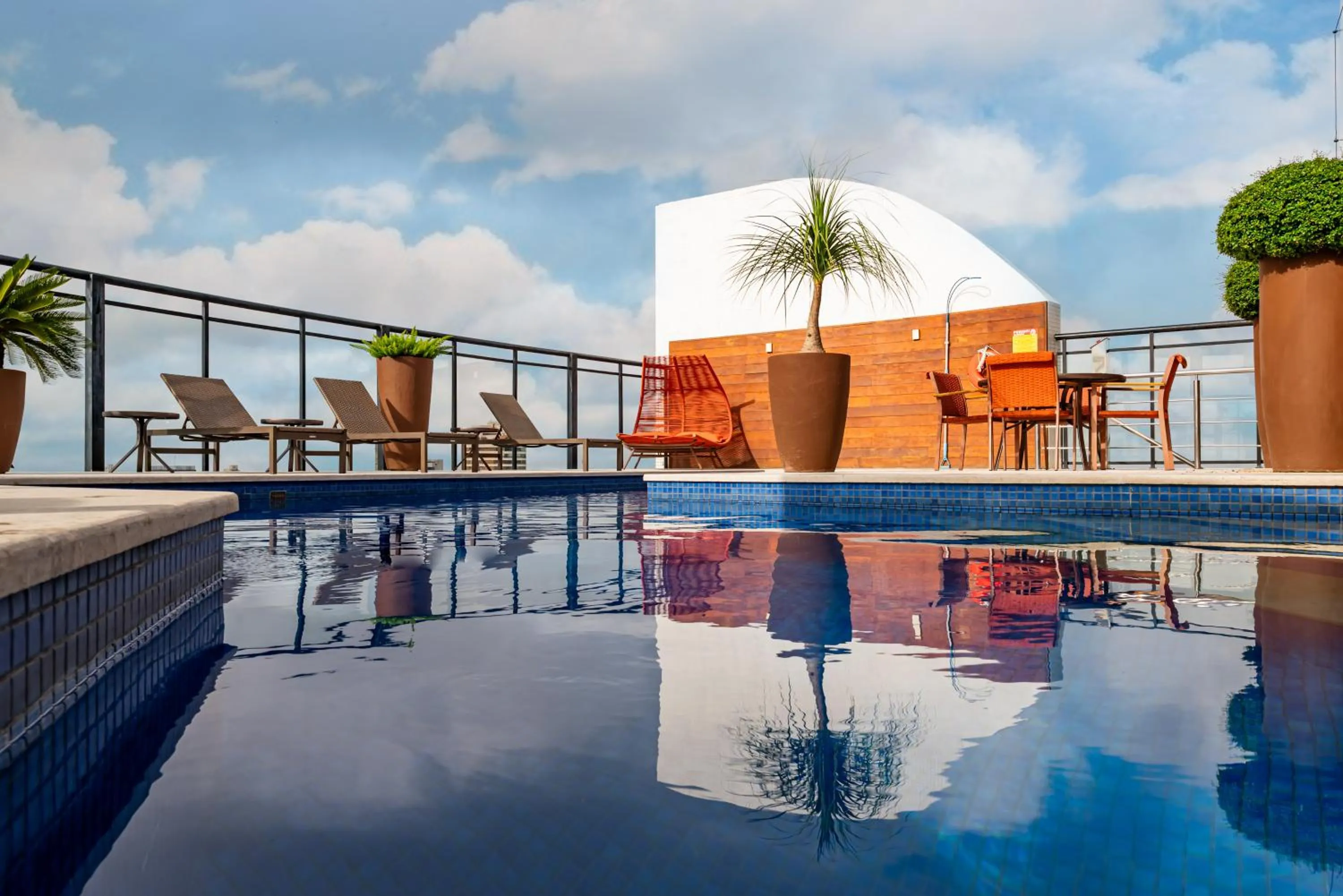 Pool view in Mercure Belem Boulevard