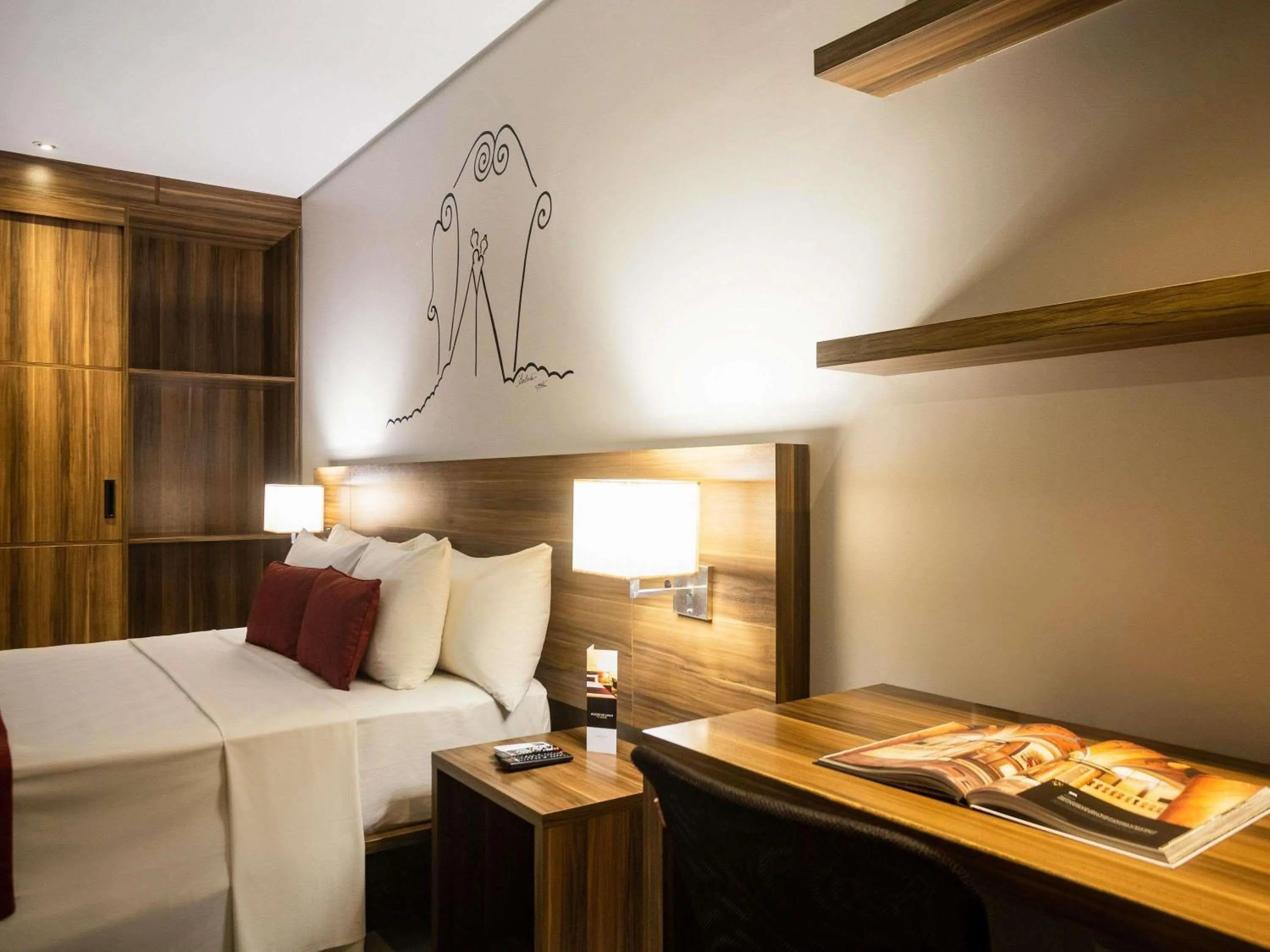 Bedroom, Bed in Mercure Belem Boulevard