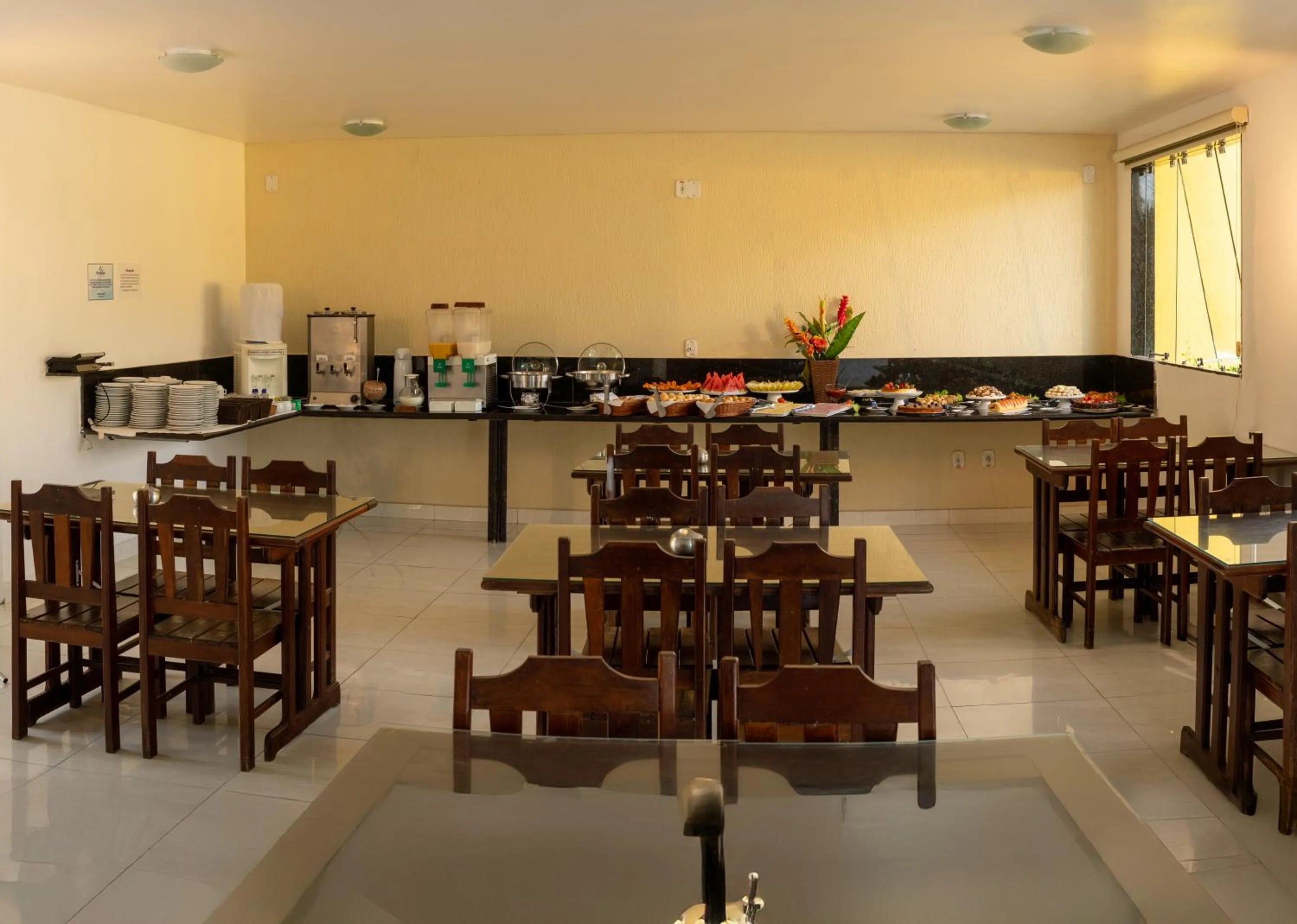 Restaurant/places to eat in Andimar Hotel