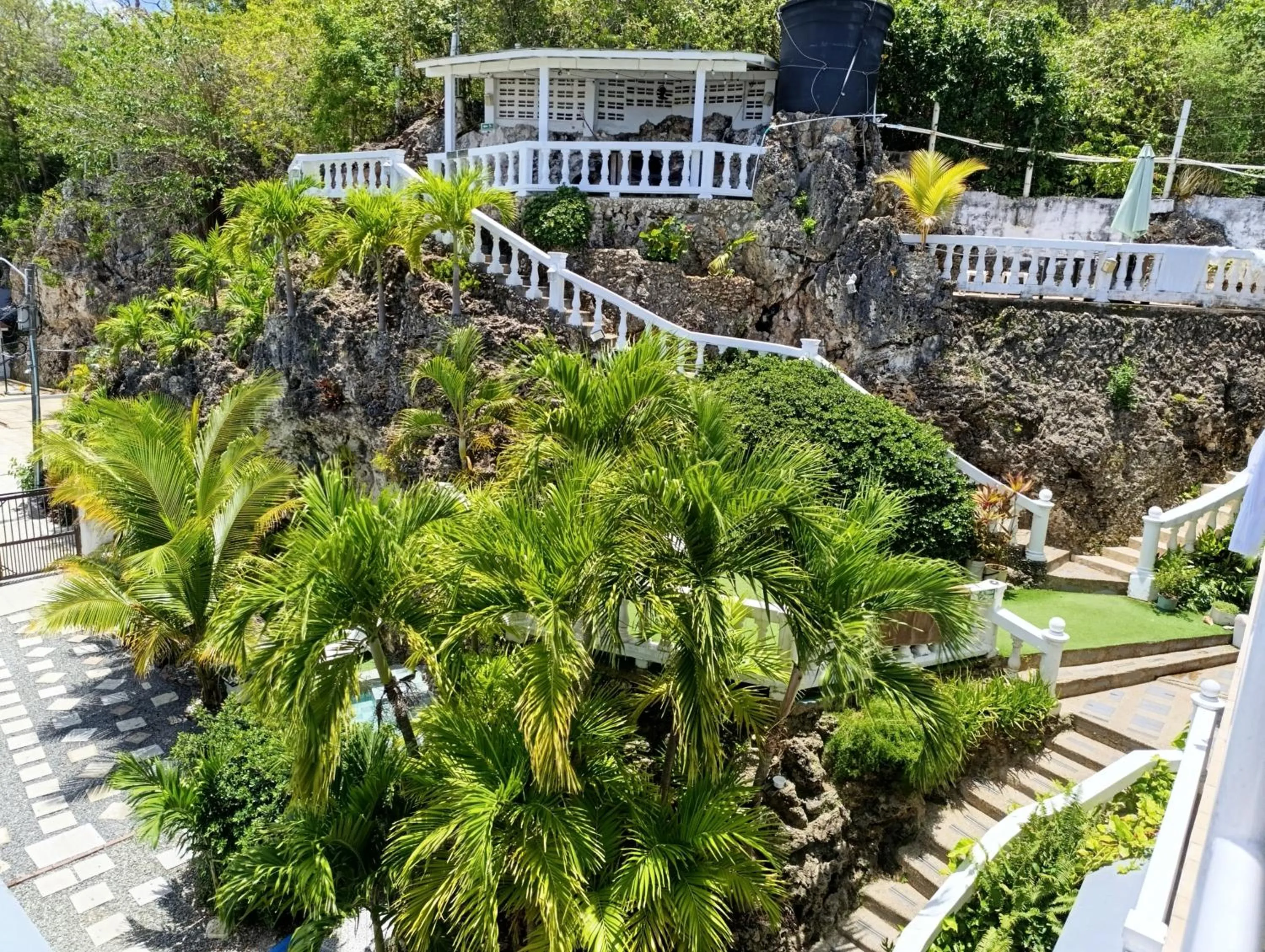 Spring in The Rock House Eco