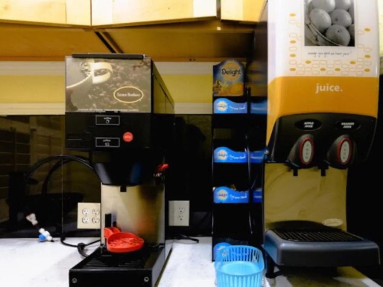 Coffee/tea facilities in Elite Inn