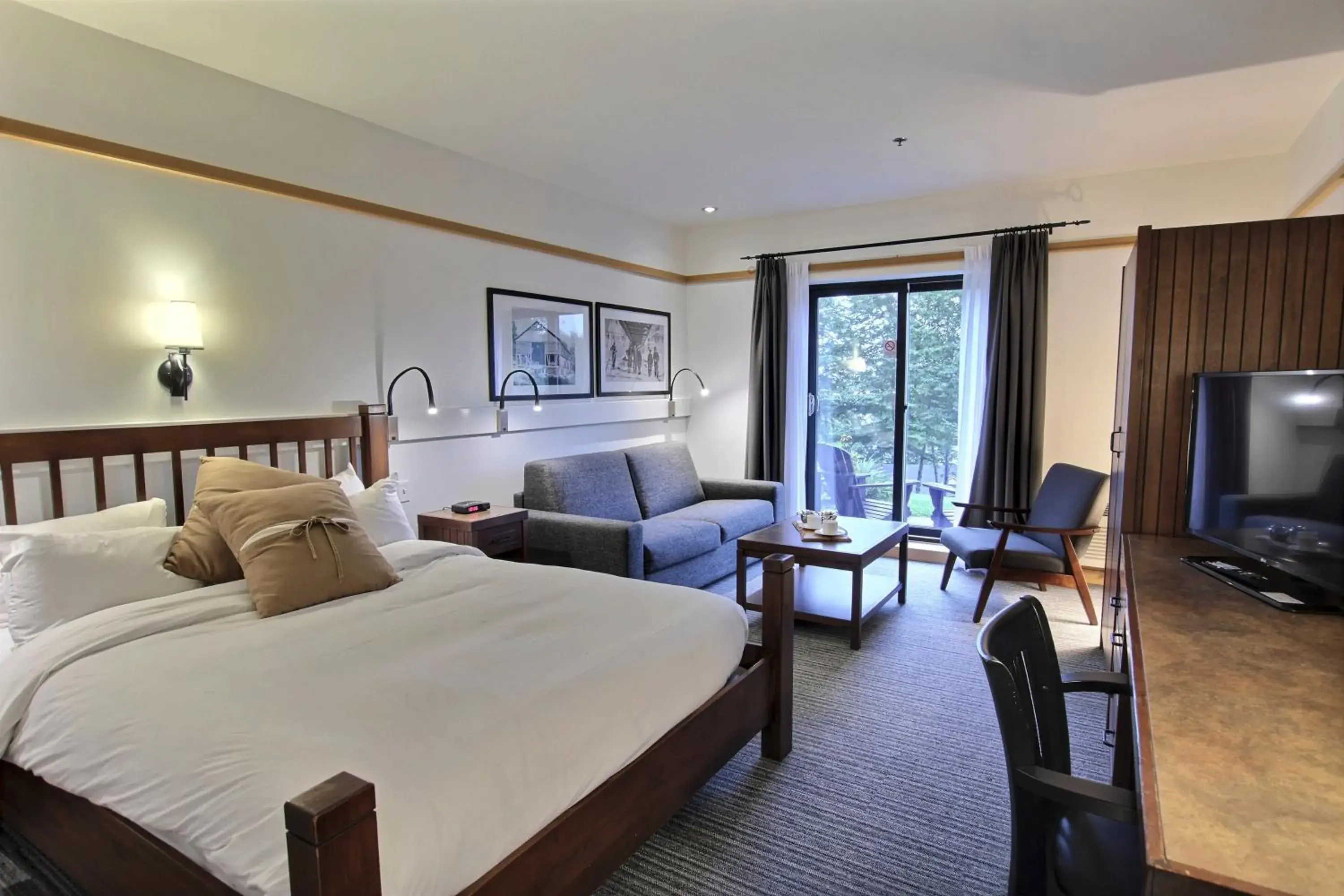 Superior Queen Room with Lake View and Terrace in Station Touristique Duchesnay - Sepaq Superior Queen Room with Lake View and Terrace in Station Touristique Duchesnay - Sepaq