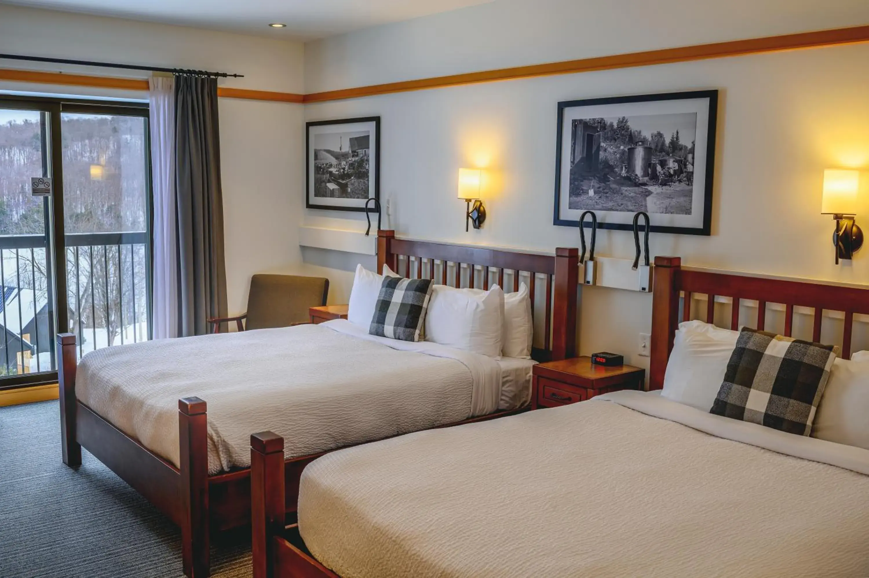 Superior 2 Queen Beds Room with Lake View and Terrace in Station Touristique Duchesnay - Sepaq Superior 2 Queen Beds Room with Lake View and Terrace in Station Touristique Duchesnay - Sepaq