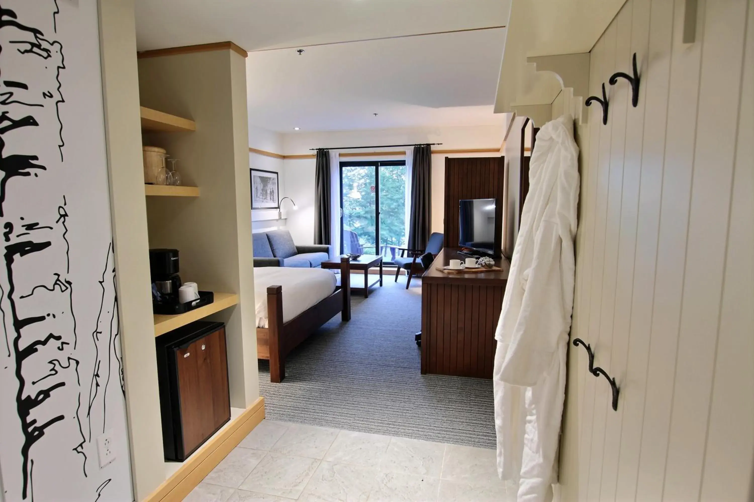 Superior Queen Room with Lake View and Terrace in Station Touristique Duchesnay - Sepaq Superior Queen Room with Lake View and Terrace in Station Touristique Duchesnay - Sepaq