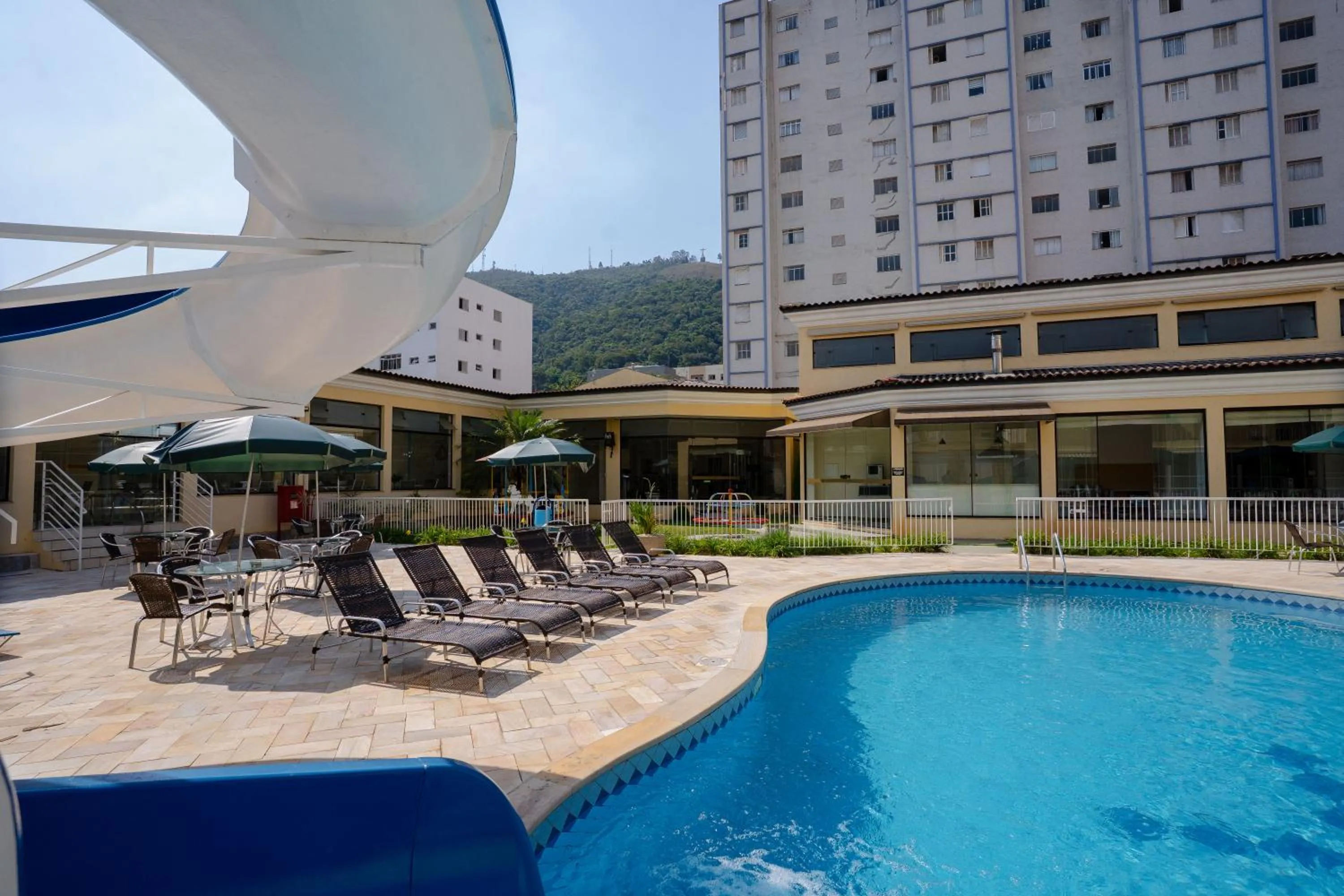 Swimming pool in Hotel Minas Gerais