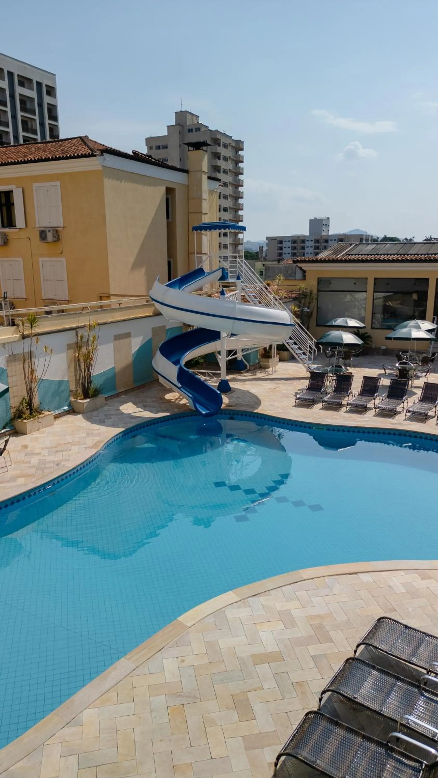 Swimming pool in Hotel Minas Gerais