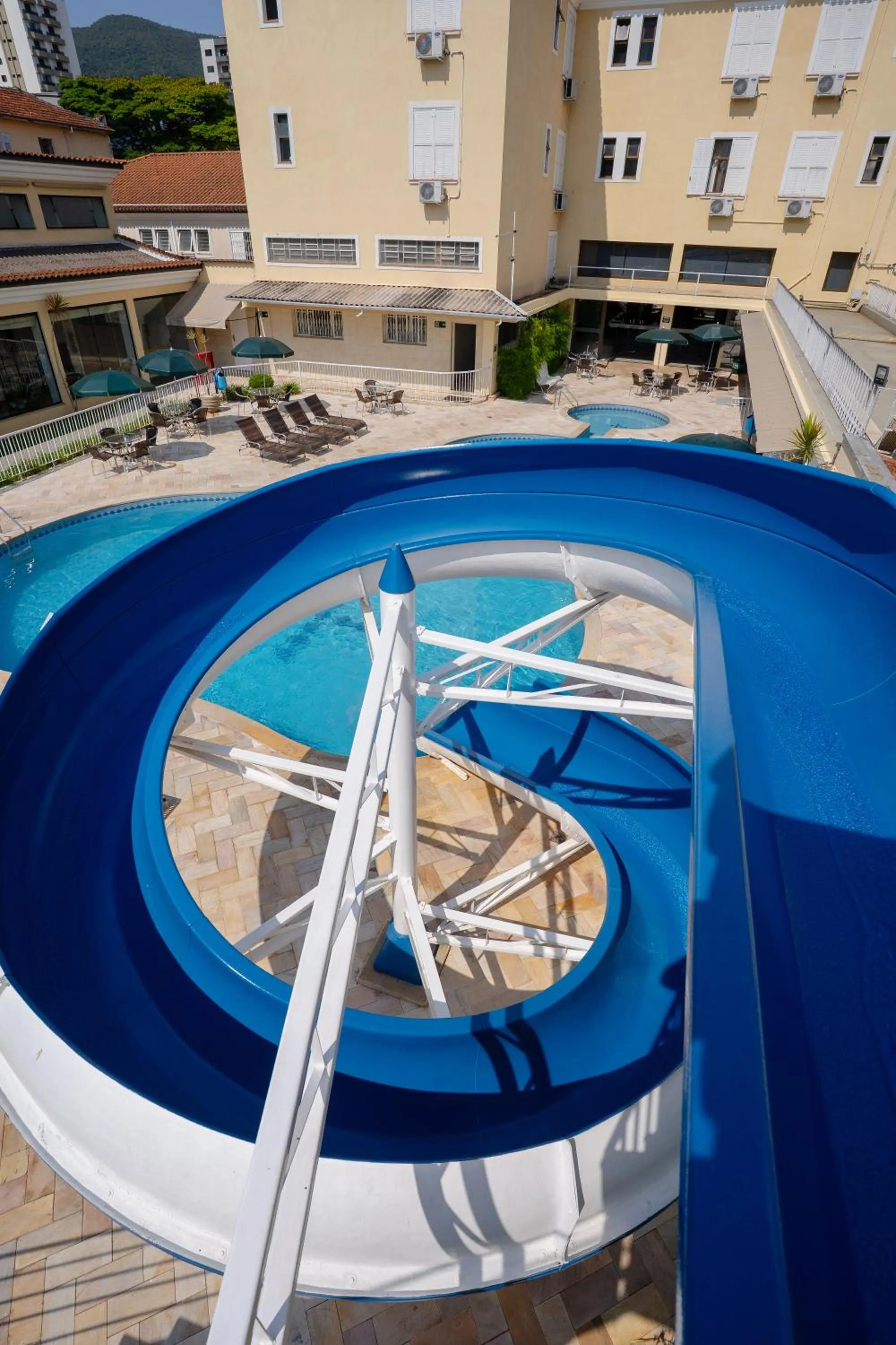 Swimming pool in Hotel Minas Gerais
