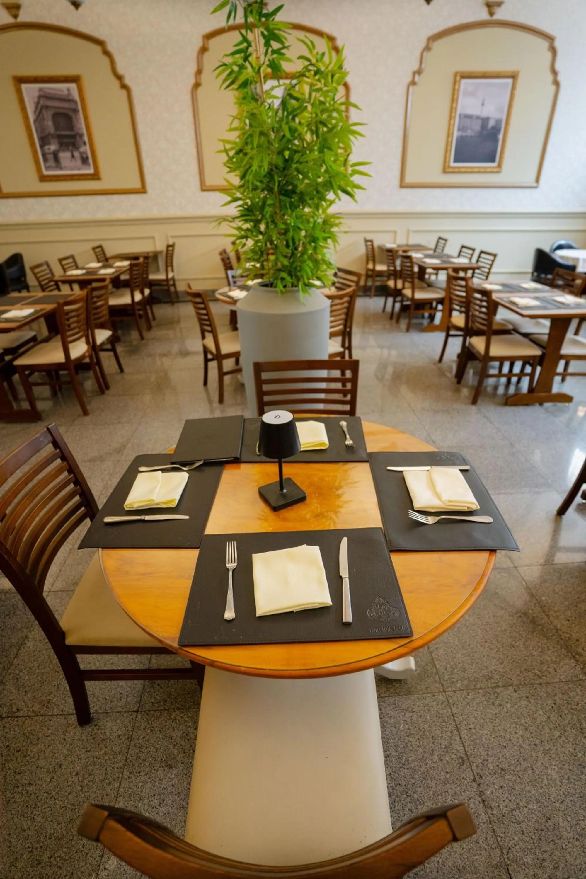 Restaurant/places to eat in Hotel Minas Gerais