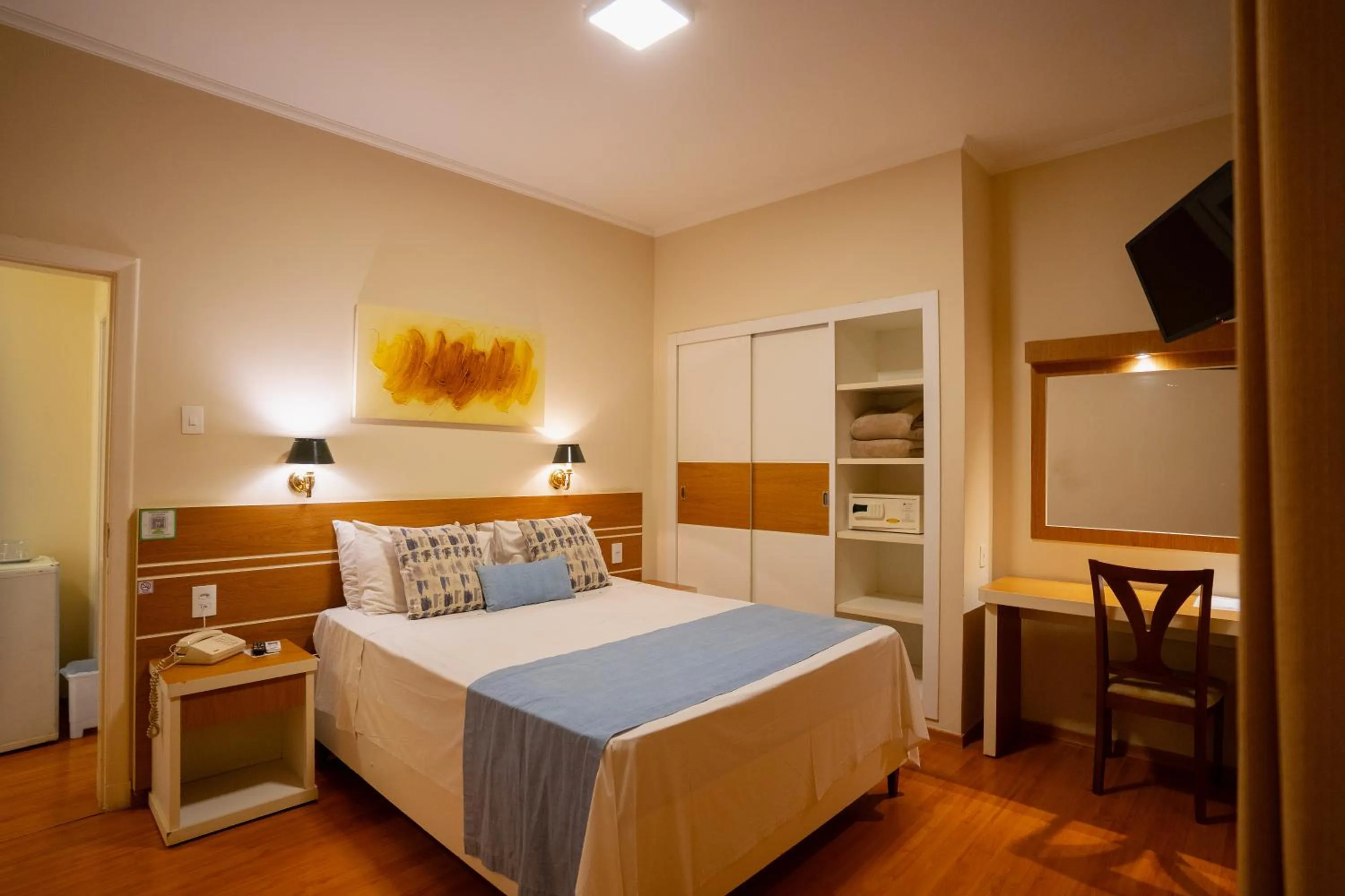 Property building, Bed in Hotel Minas Gerais