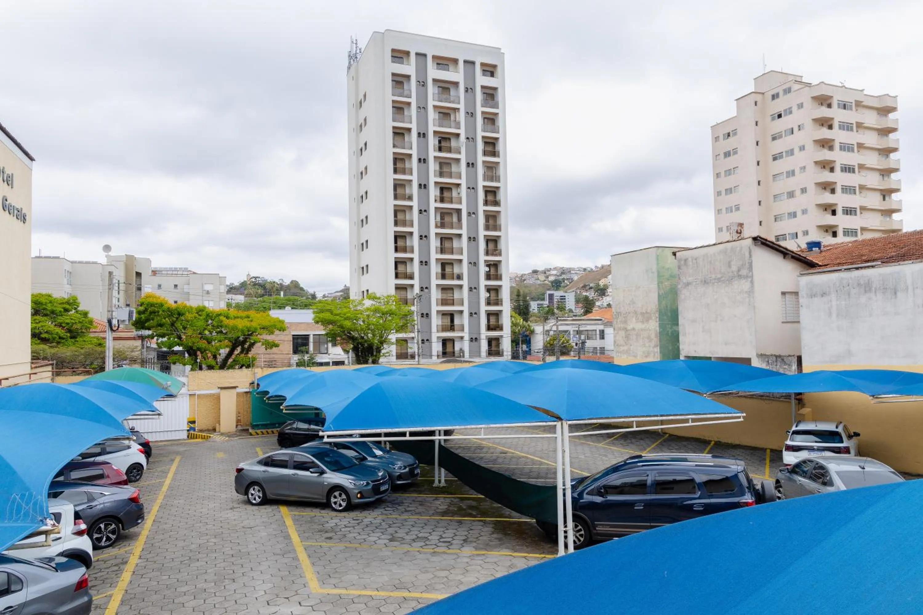 Parking in Hotel Minas Gerais