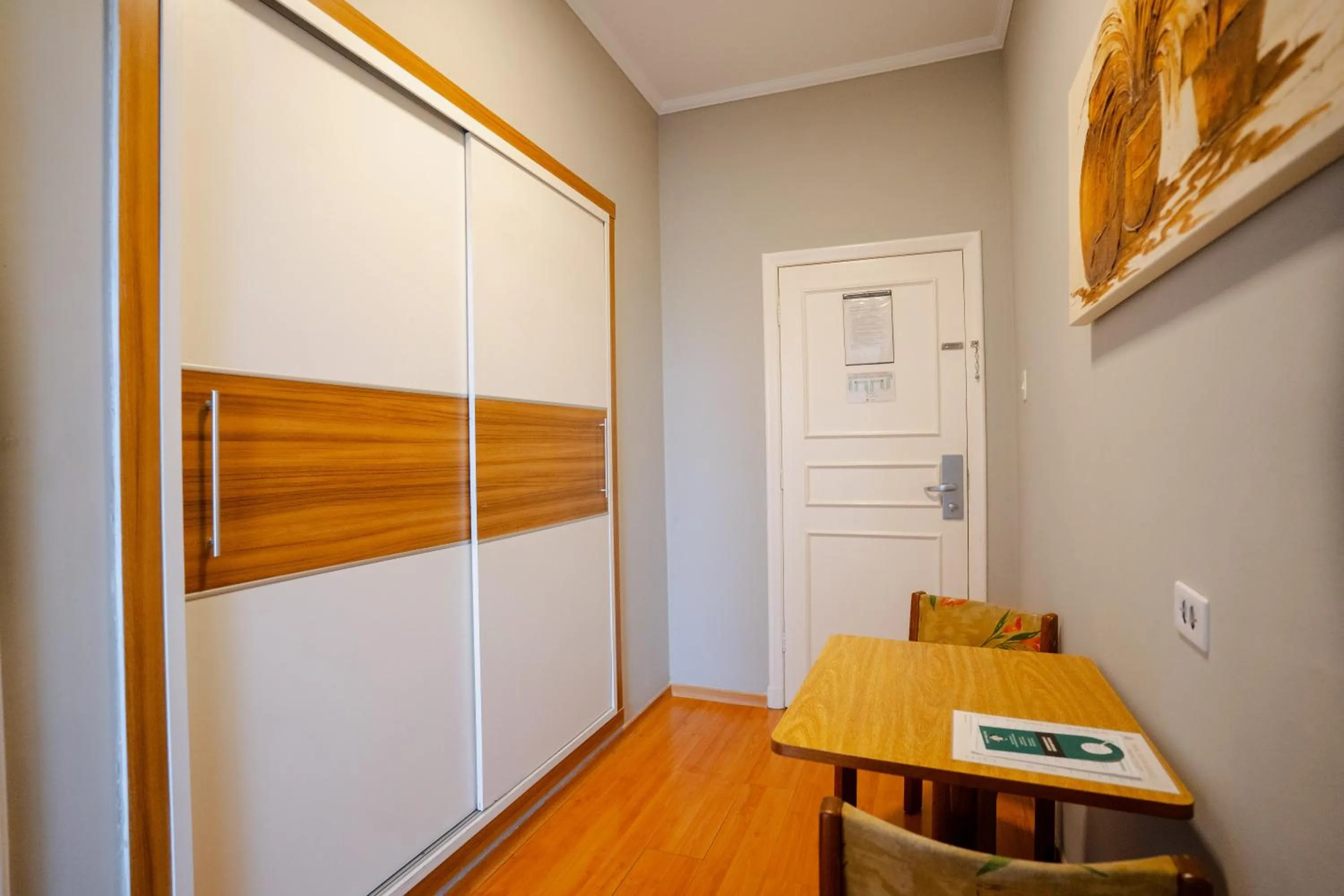 wardrobe in Hotel Minas Gerais