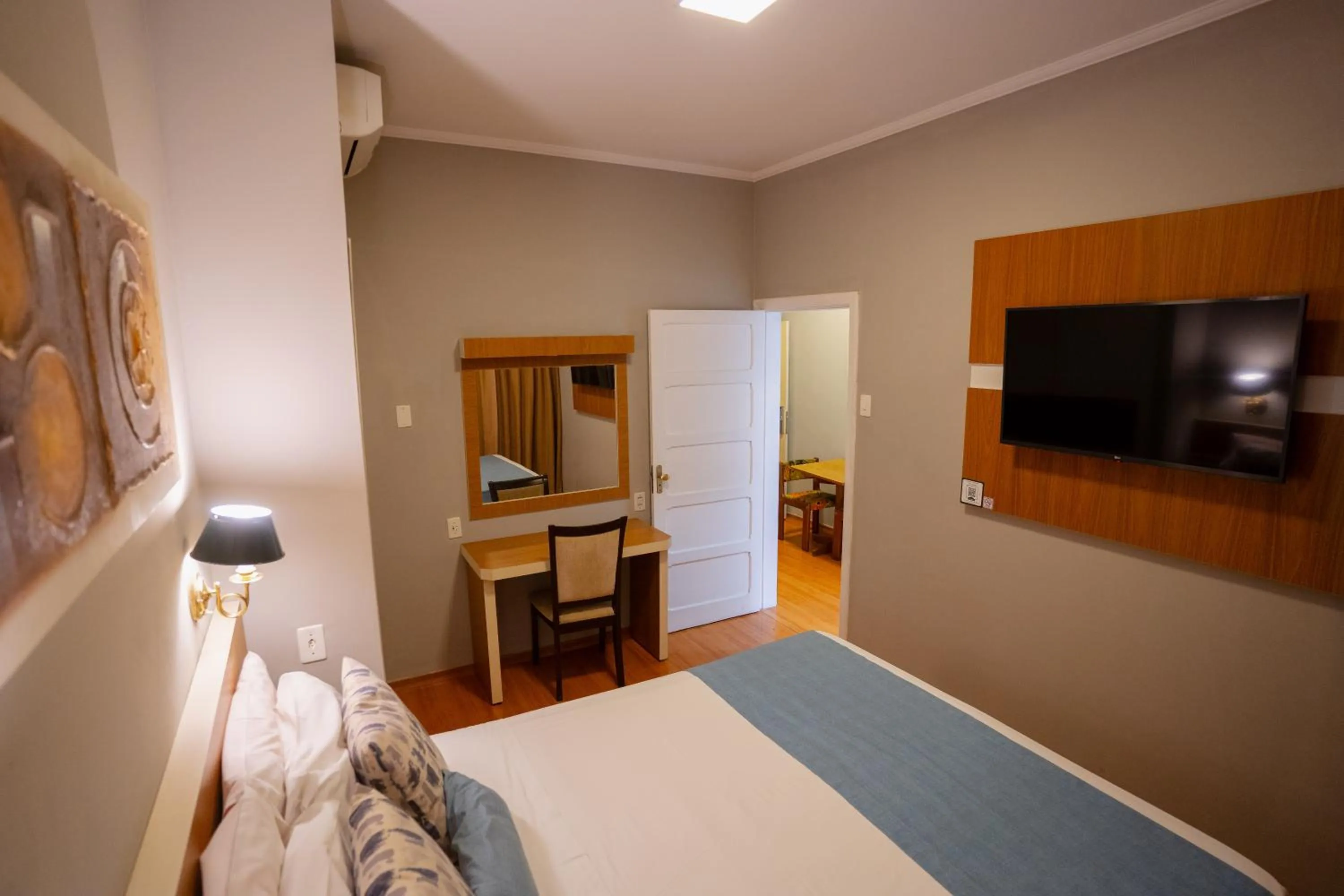 Property building, Bed in Hotel Minas Gerais