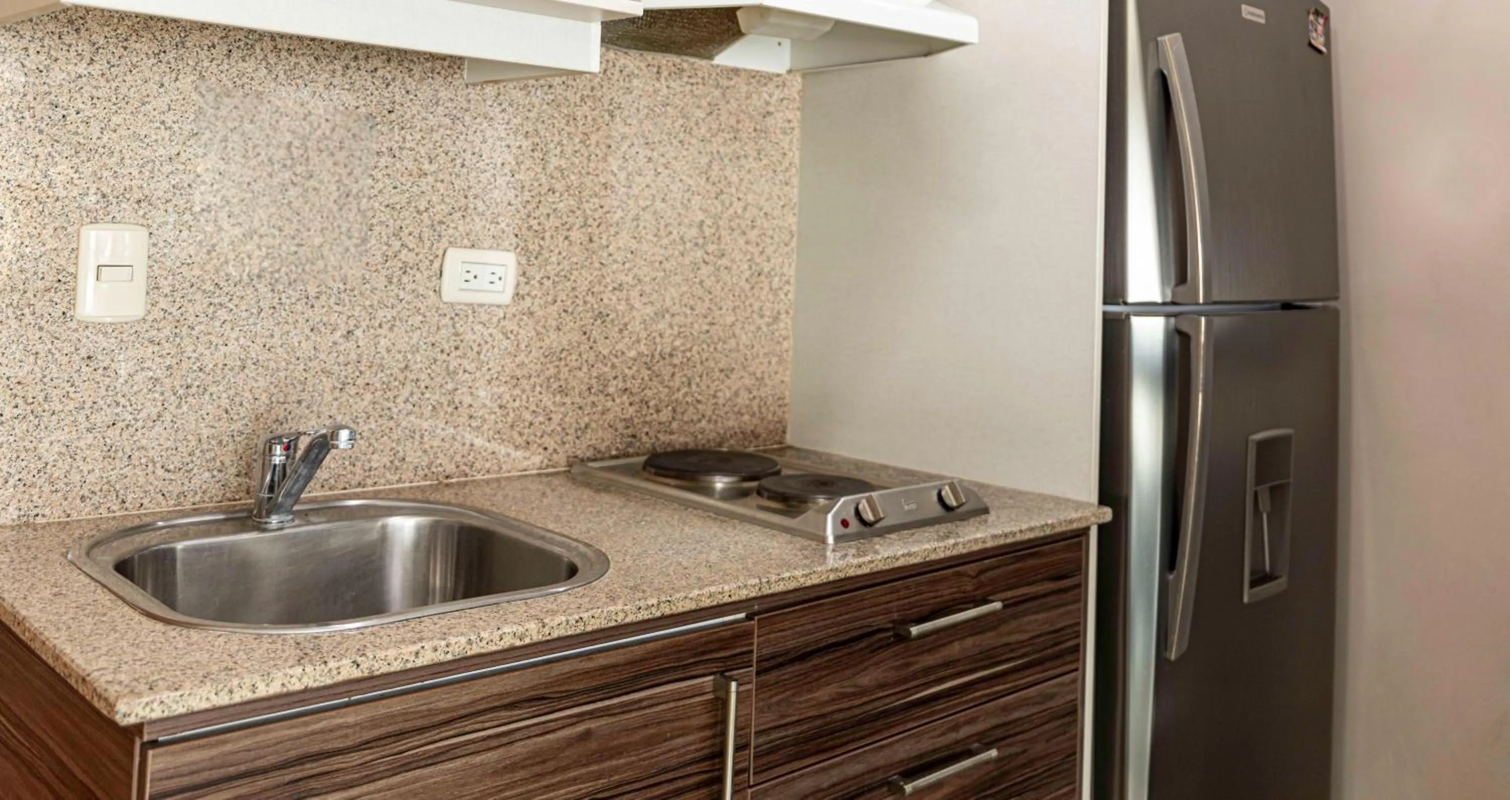 Riverfront I 1, piso 4, suite vista al rio, Puerto Santa Ana, Guayaquil
