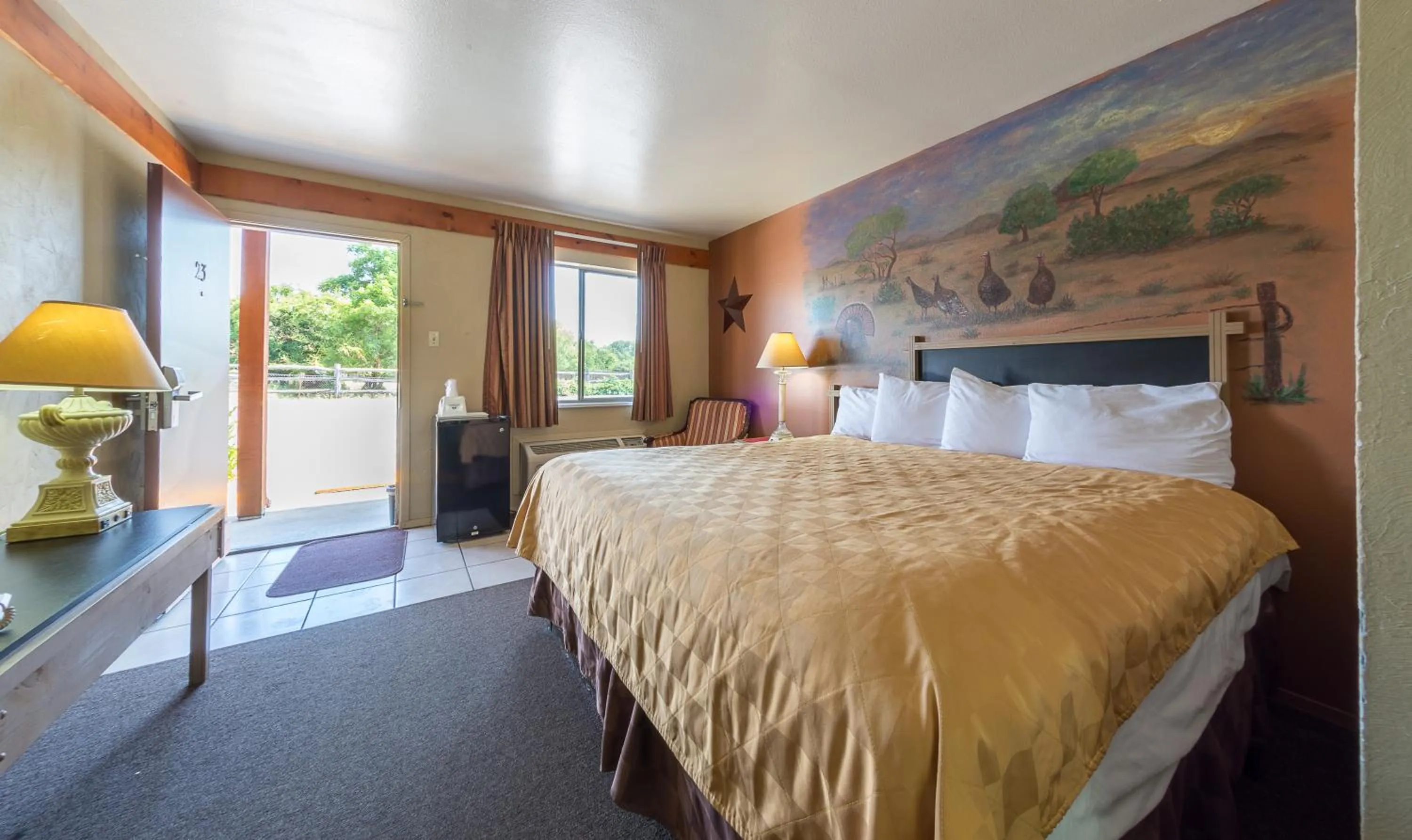 Photo of the whole room, Bed in Americas Best Value Inn - Legend's Inn