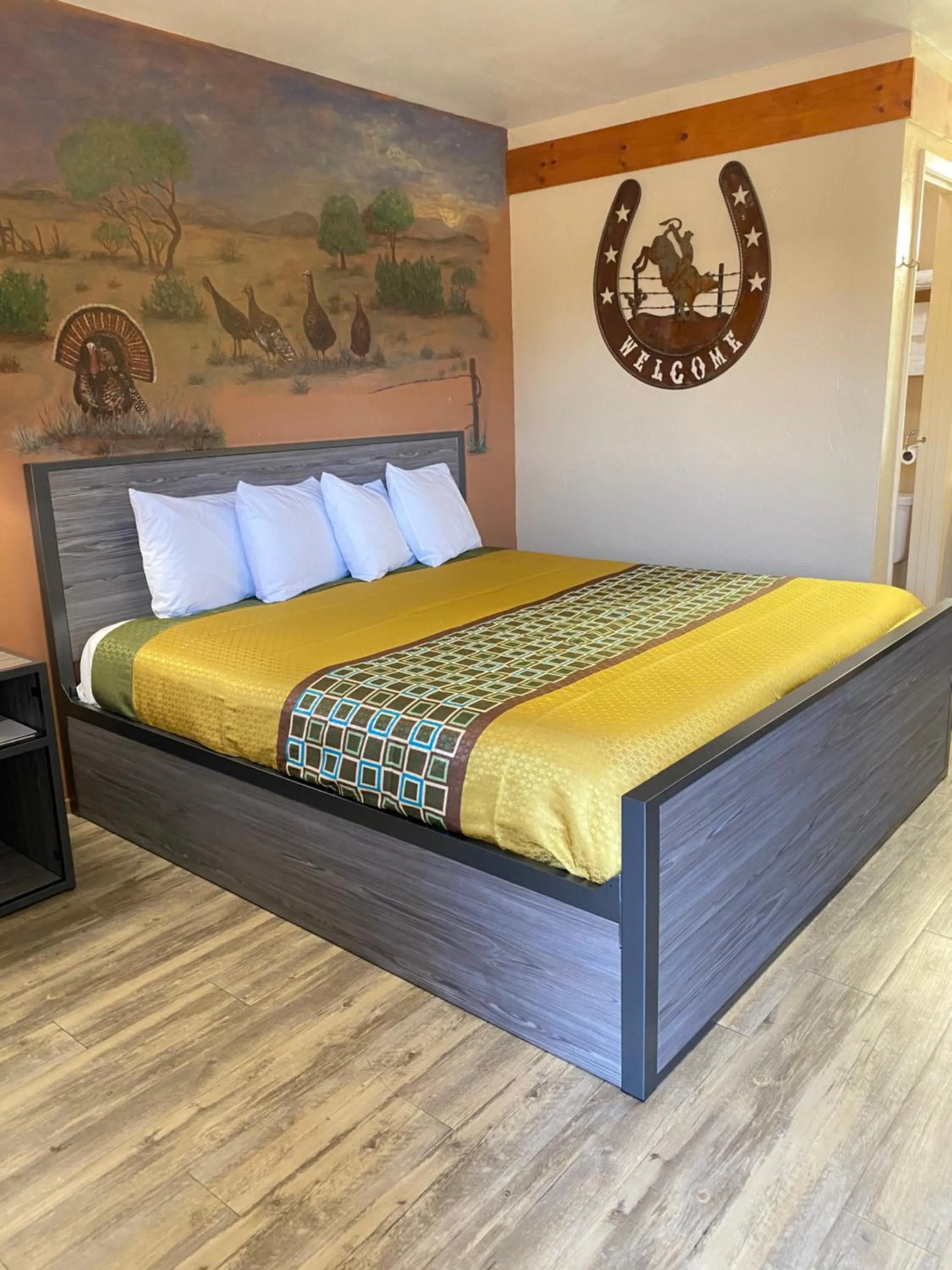 Bed in Americas Best Value Inn - Legend's Inn