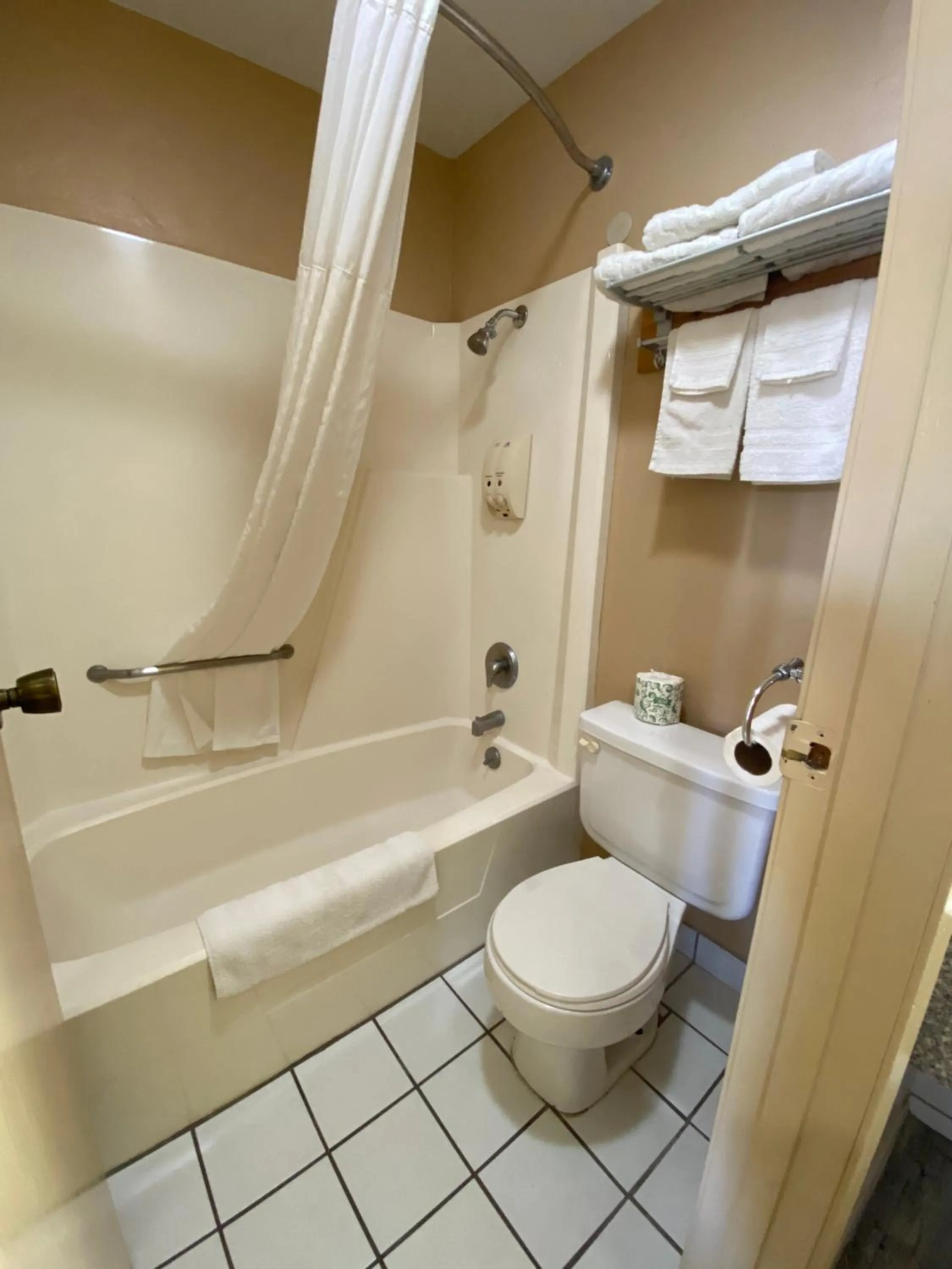 Bathroom in Americas Best Value Inn - Legend's Inn