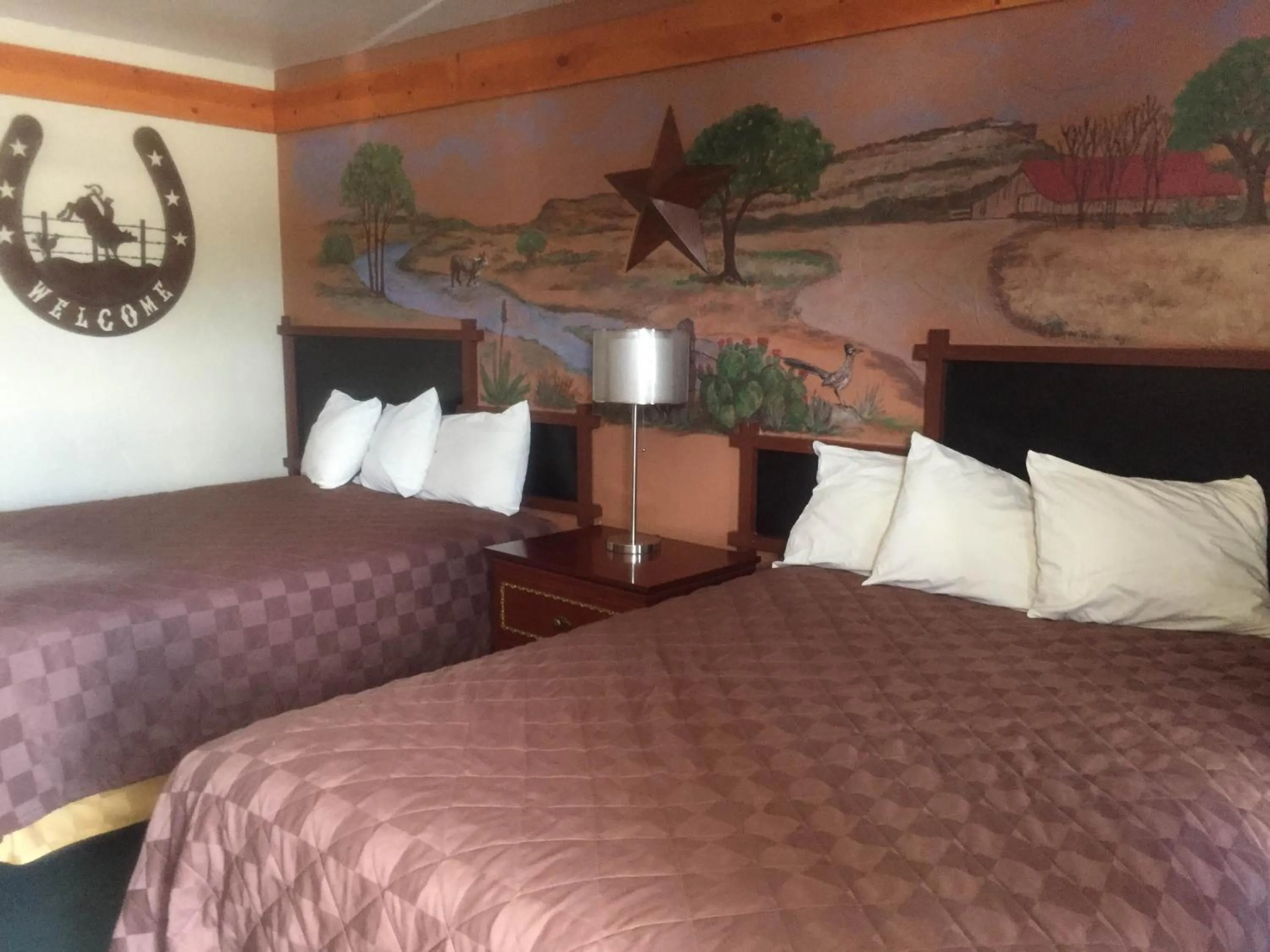 Bed in Americas Best Value Inn - Legend's Inn