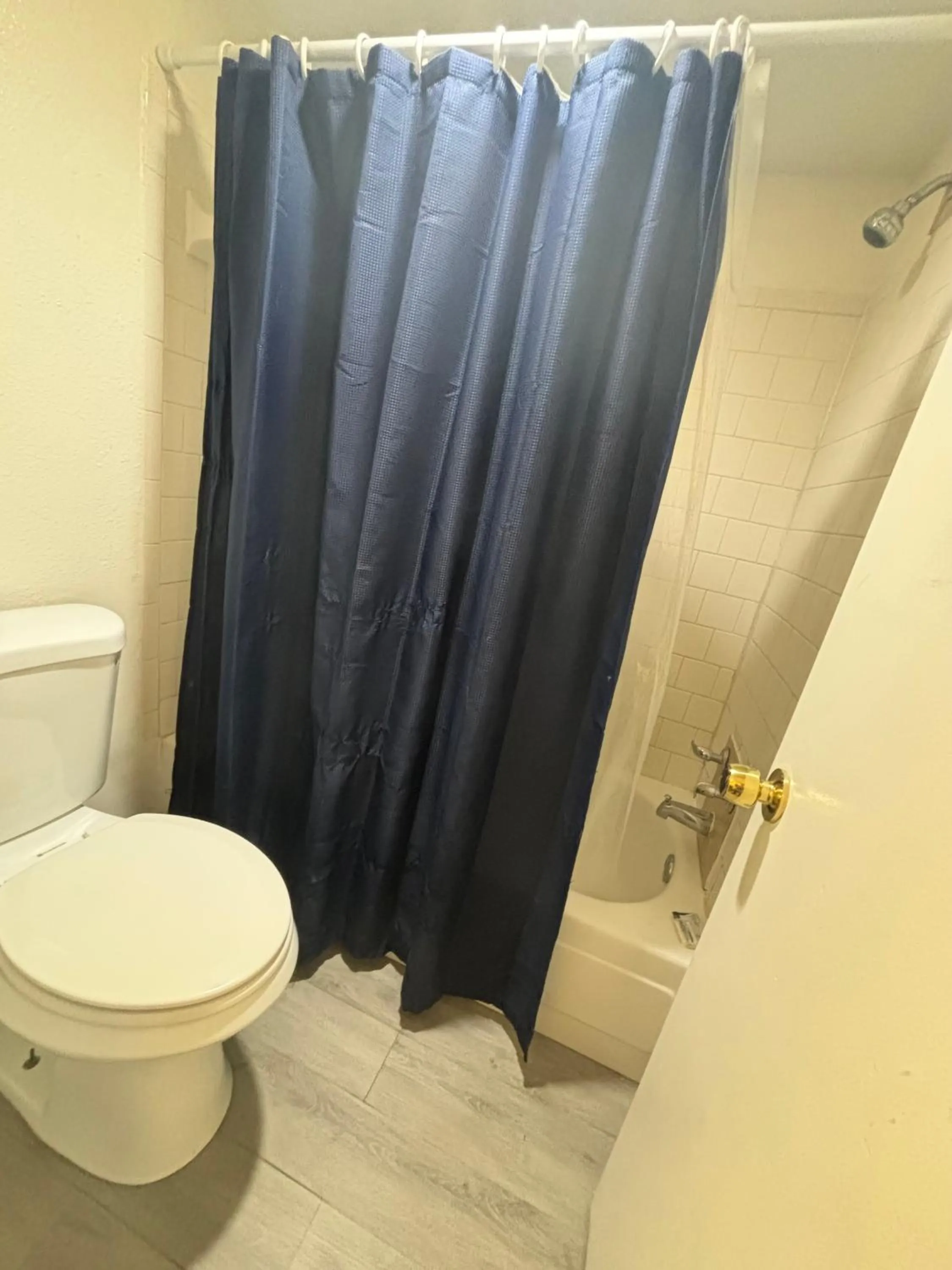 Shower in Jasmine Garden Inn - Lake City