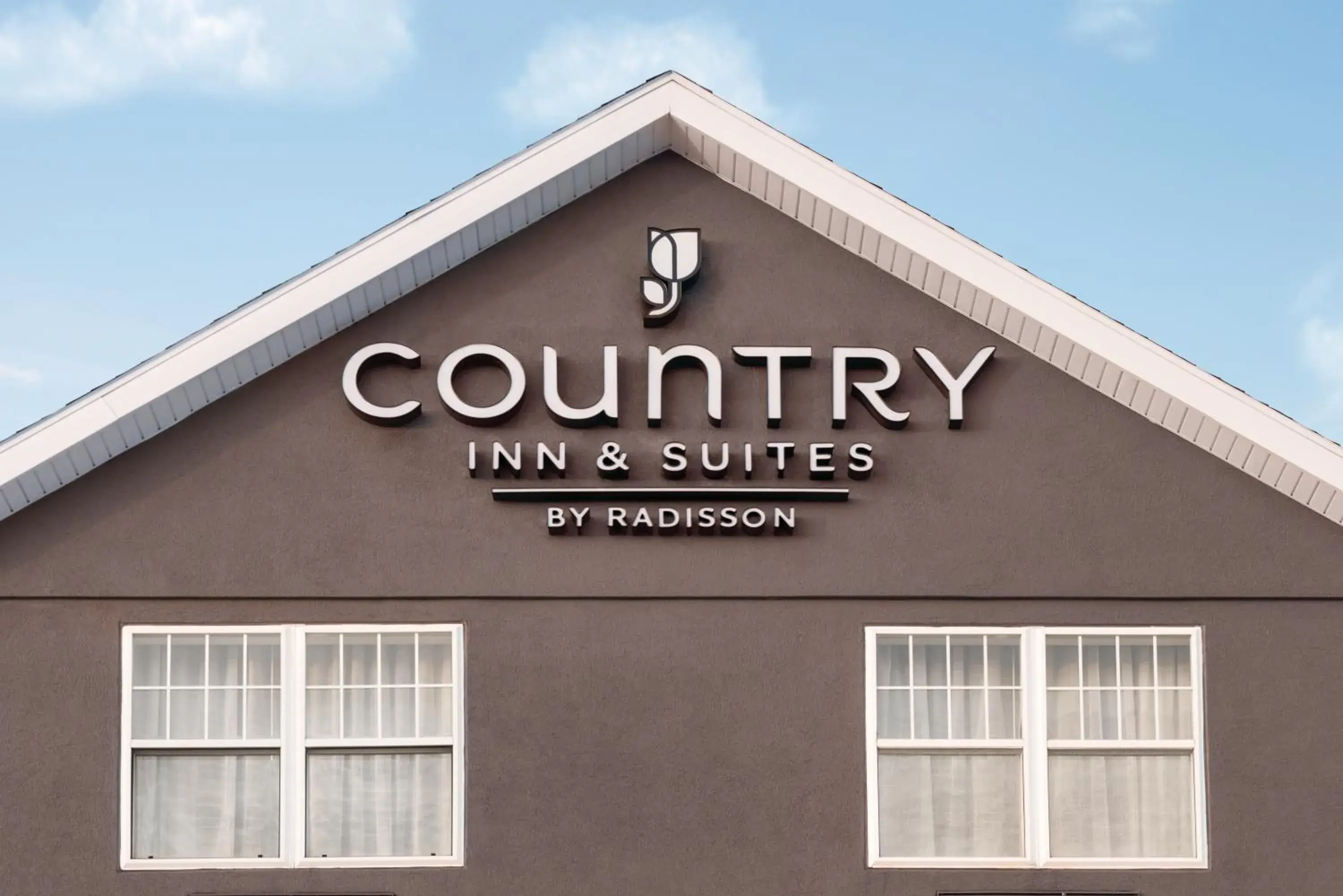 Property building in Country Inn & Suites by Radisson, Dubuque, IA Property building in Country Inn & Suites by Radisson, Dubuque, IA