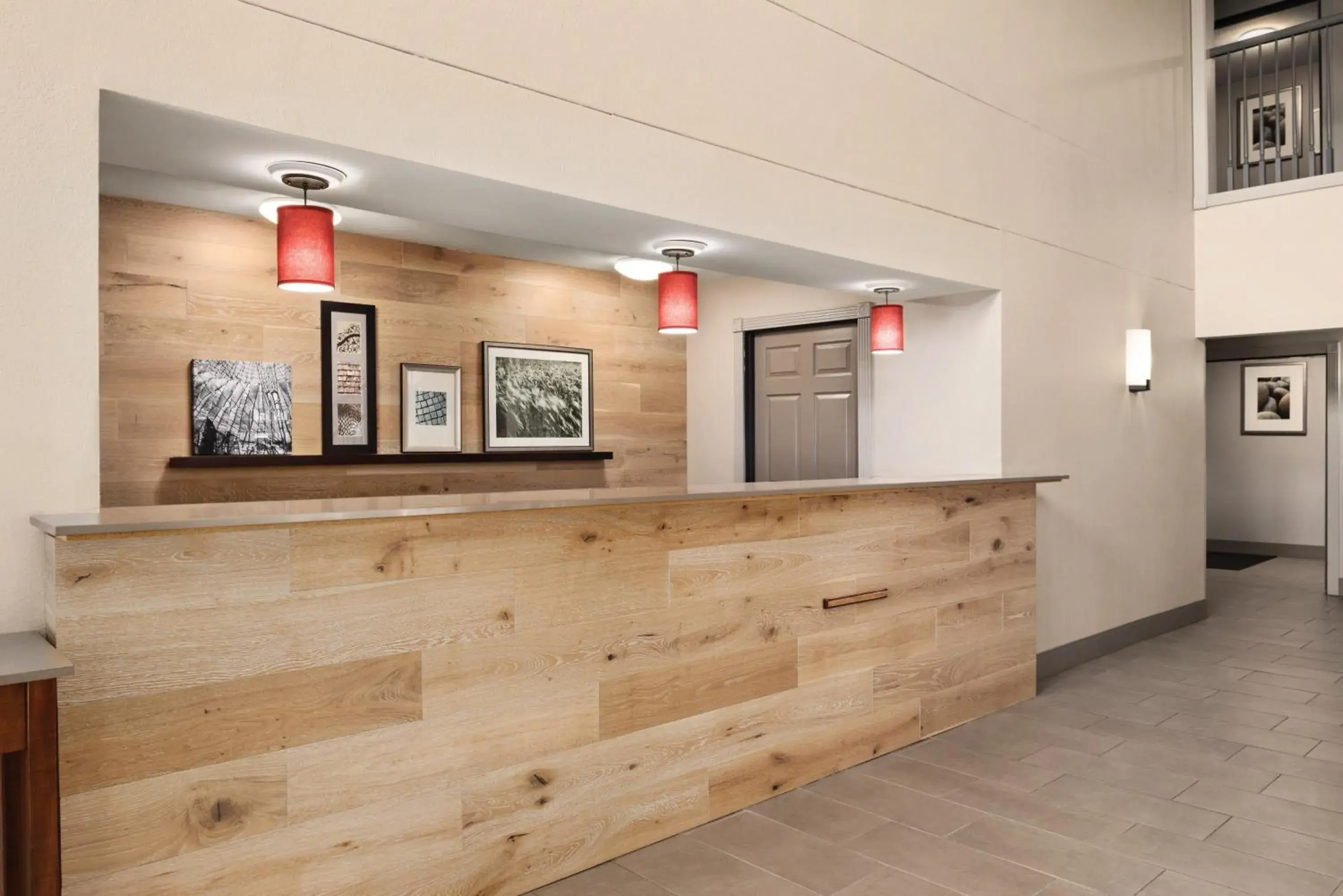 Lobby or reception in Country Inn & Suites by Radisson, Dubuque, IA Lobby or reception in Country Inn & Suites by Radisson, Dubuque, IA