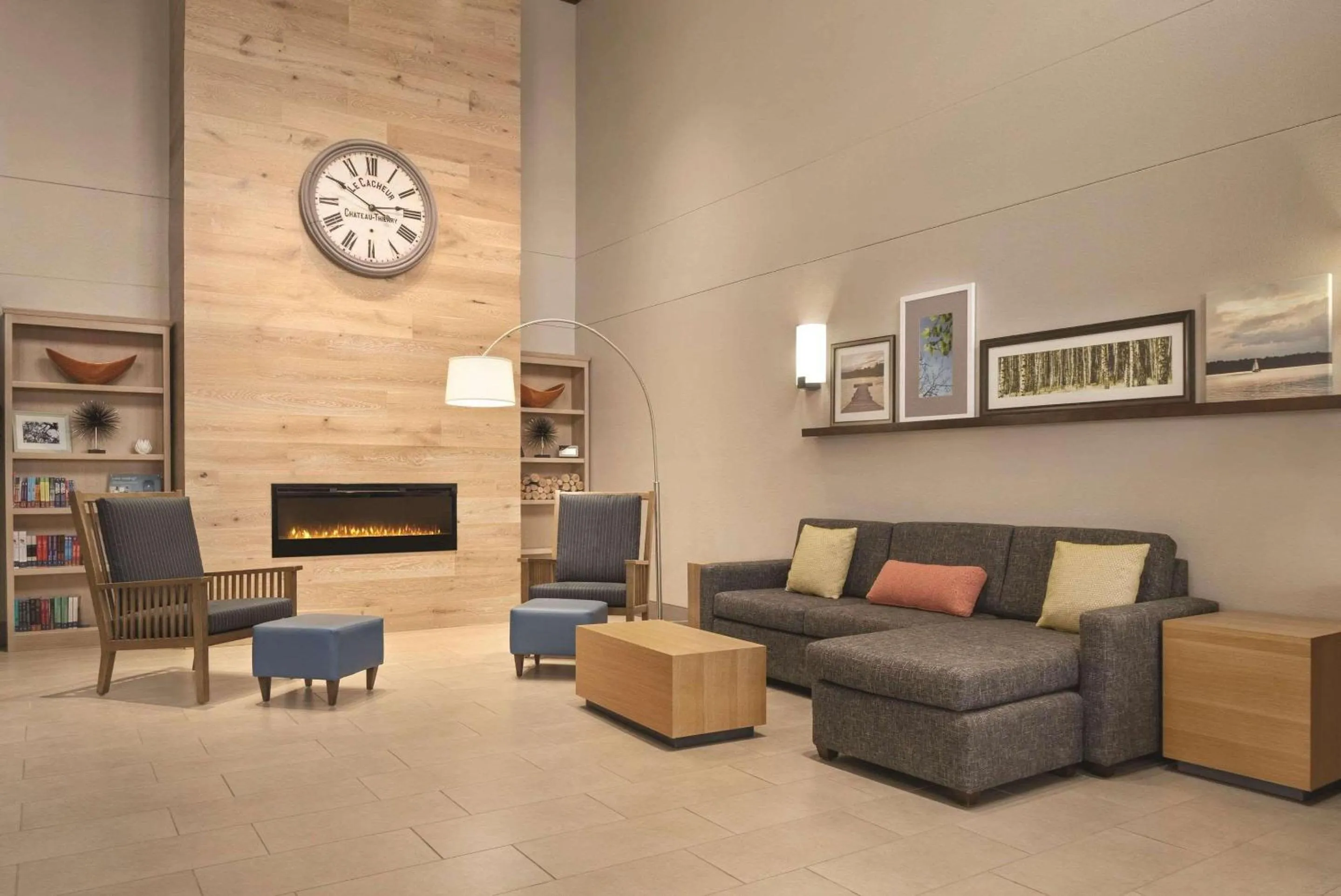 Lobby or reception in Country Inn & Suites by Radisson, Dubuque, IA