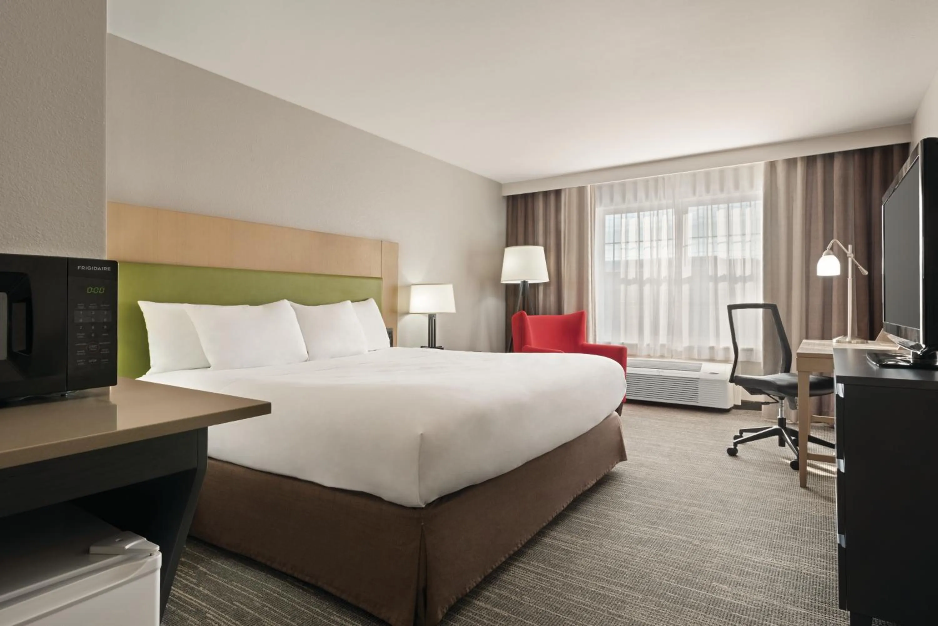 Bed in Country Inn & Suites by Radisson, Dubuque, IA