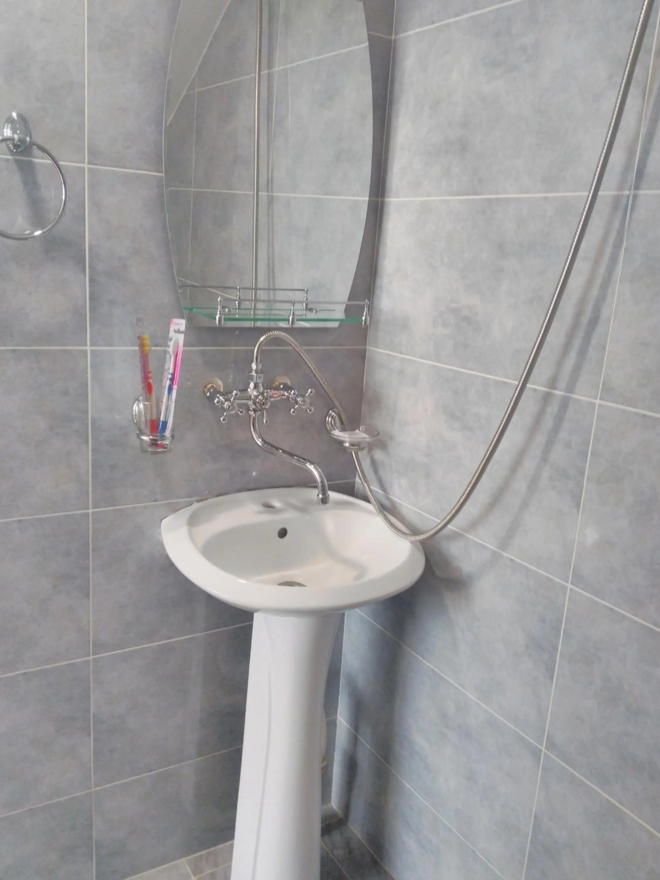 Toilet in Three Gracia