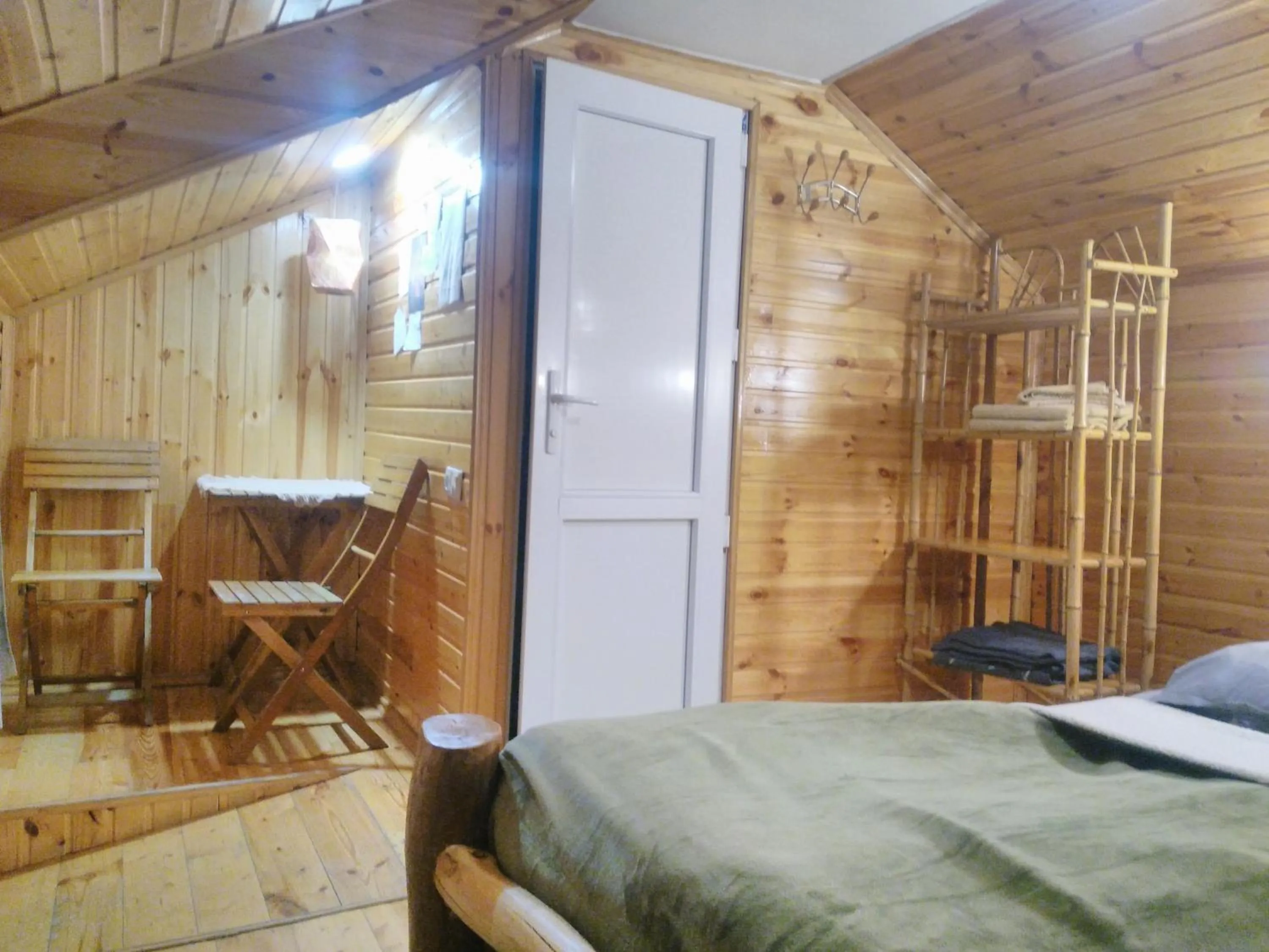 Bedroom, Bed in Three Gracia