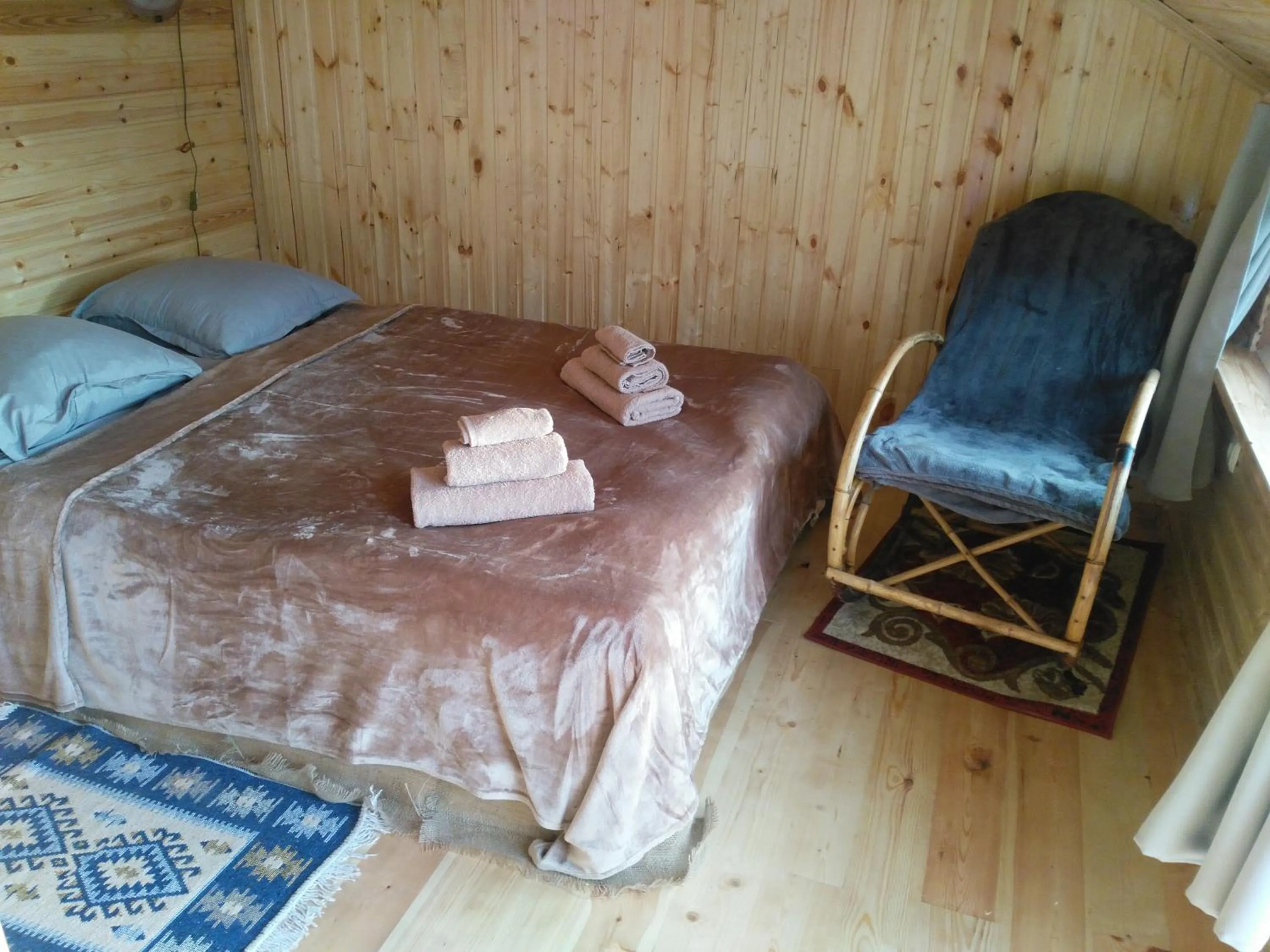 cot, Bed in Three Gracia