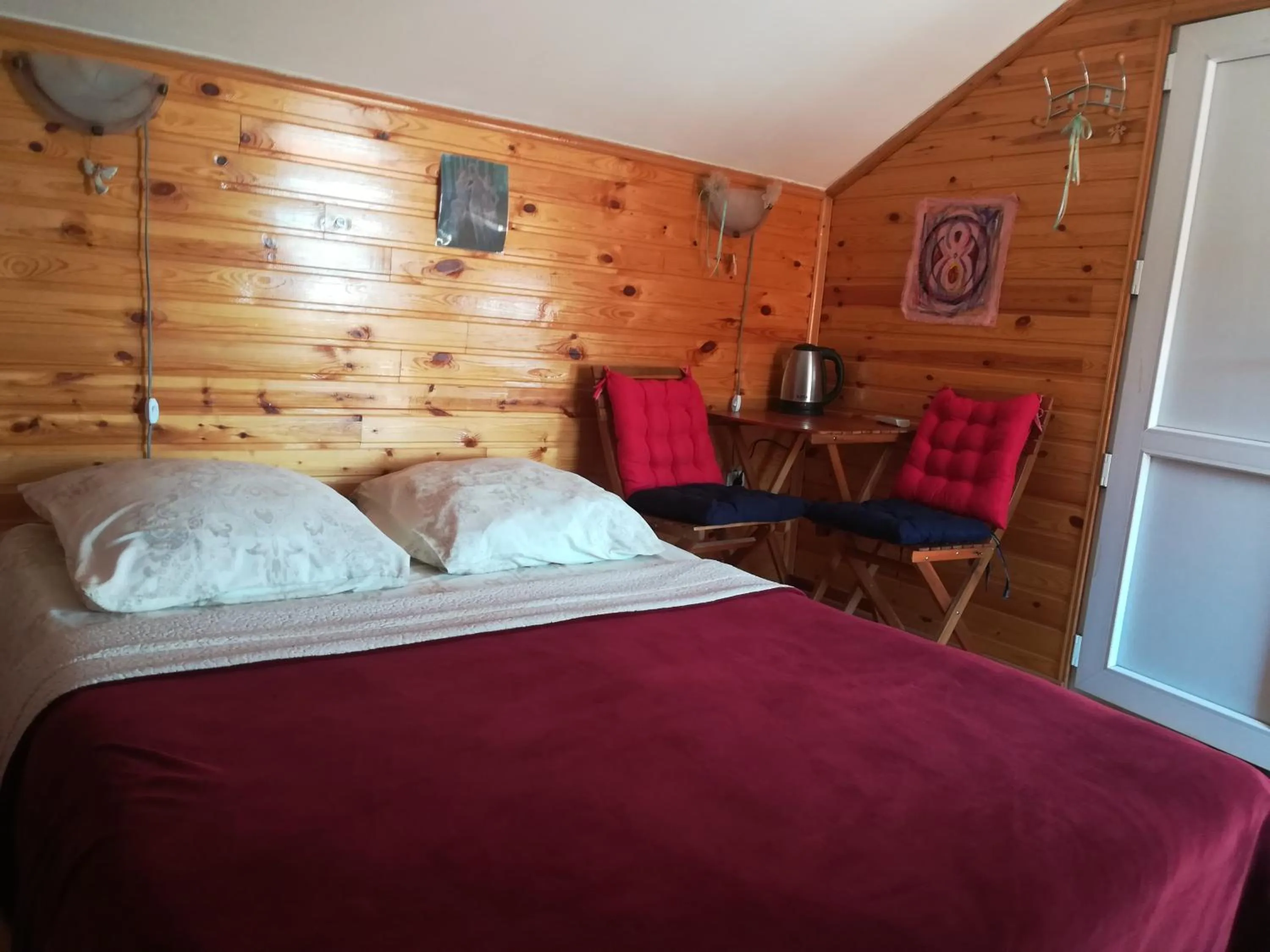 Bedroom, Bed in Three Gracia