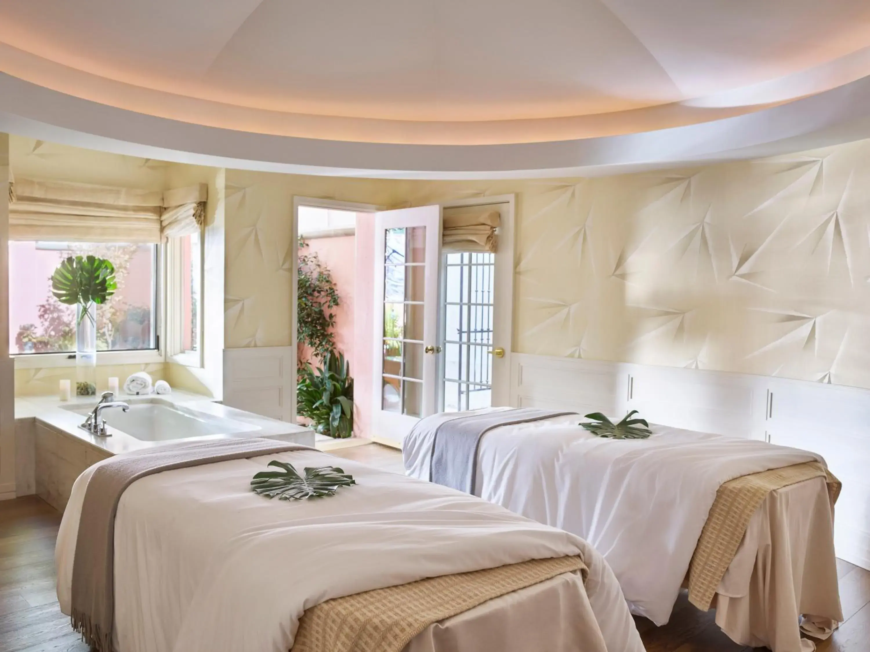 Spa and wellness centre/facilities, Bed in Hotel Bel-Air - Dorchester Collection Spa and wellness centre/facilities, Bed in Hotel Bel-Air - Dorchester Collection