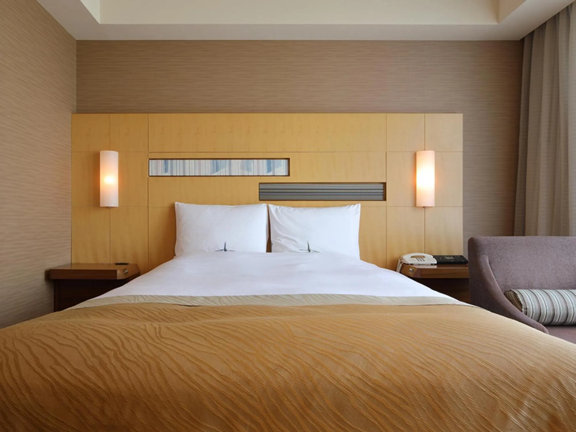 Photo of the whole room, Bed in Hotel Okura Fukuoka