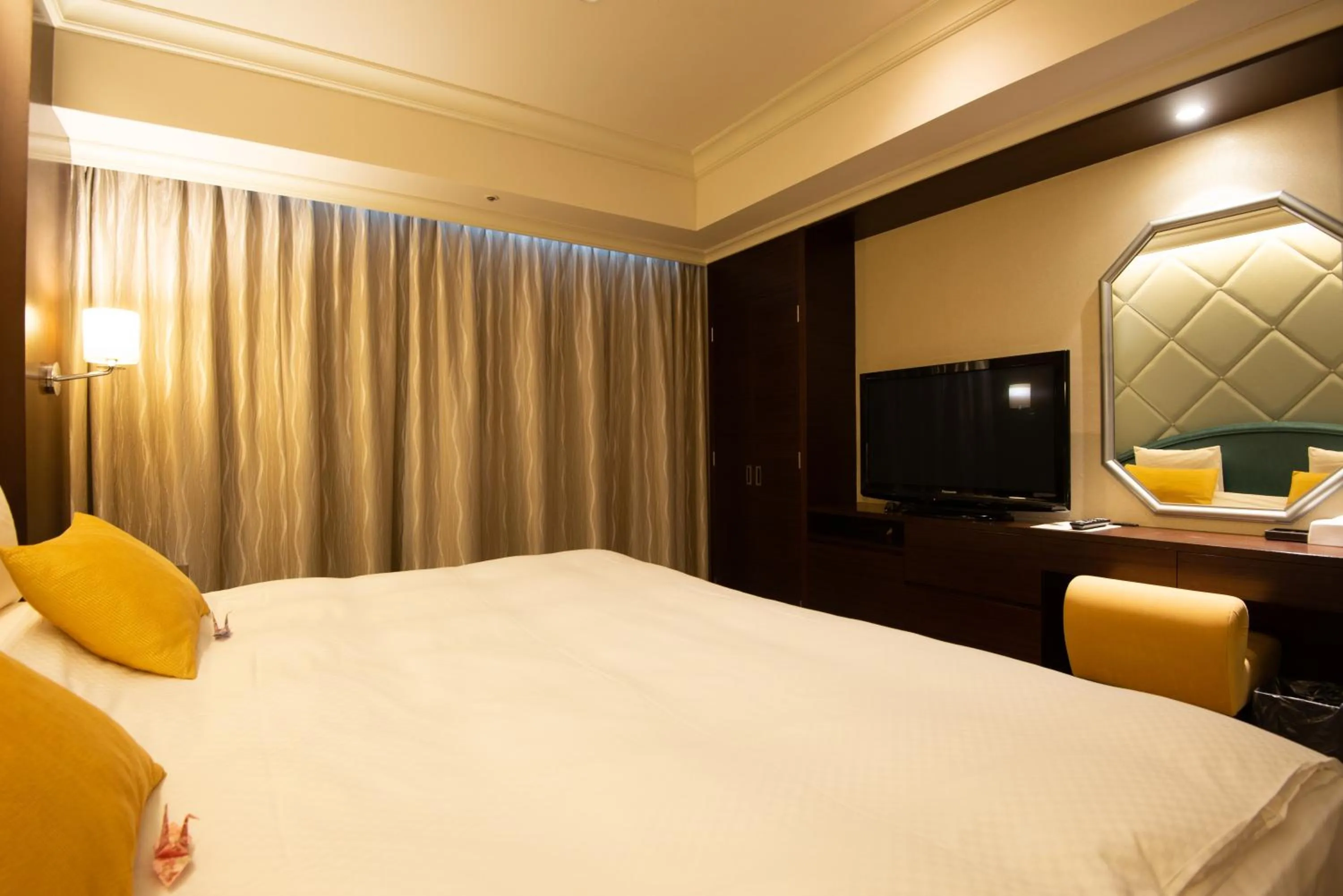 Bed in Hotel Okura Fukuoka