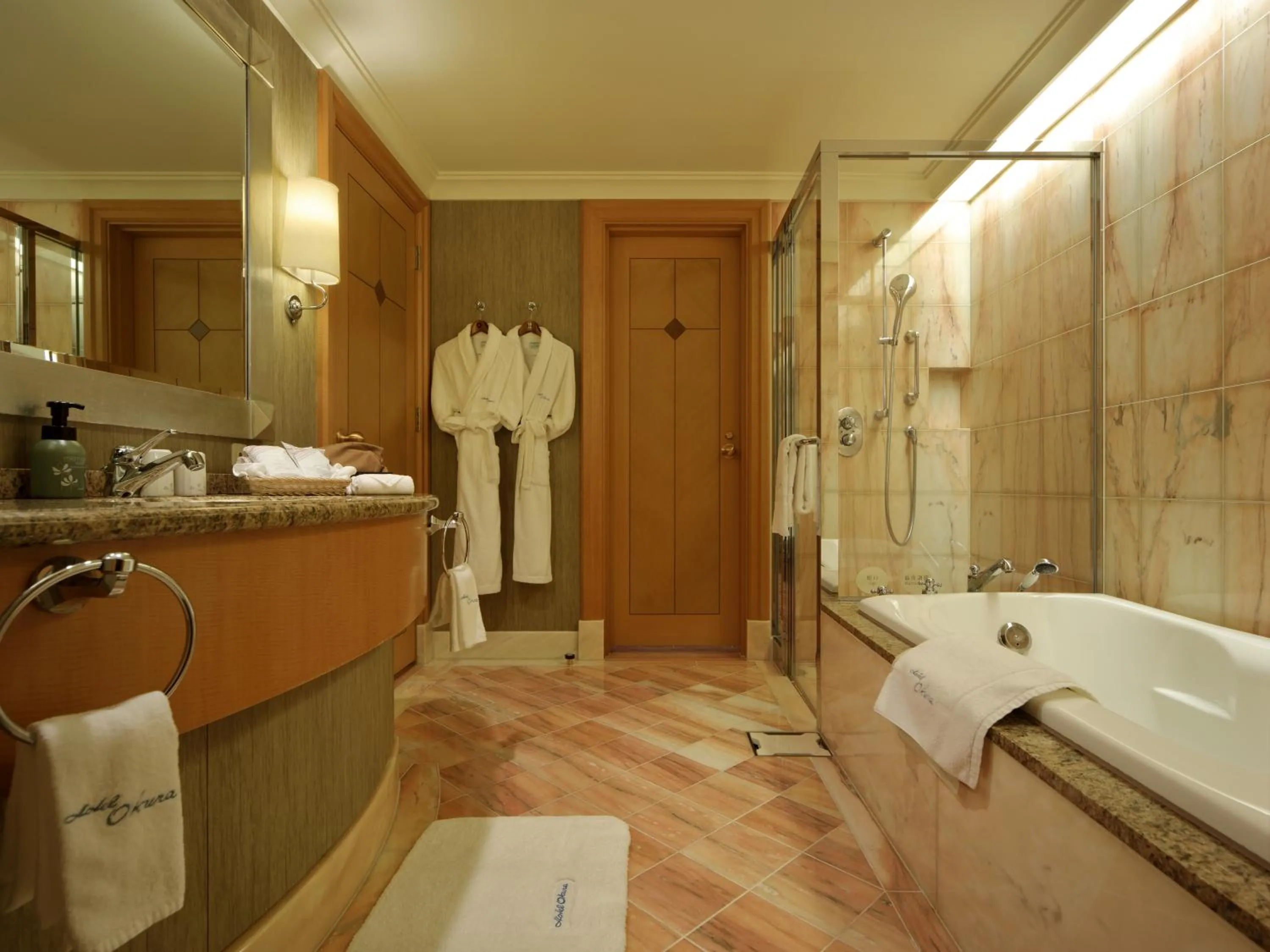Bathroom in Hotel Okura Fukuoka