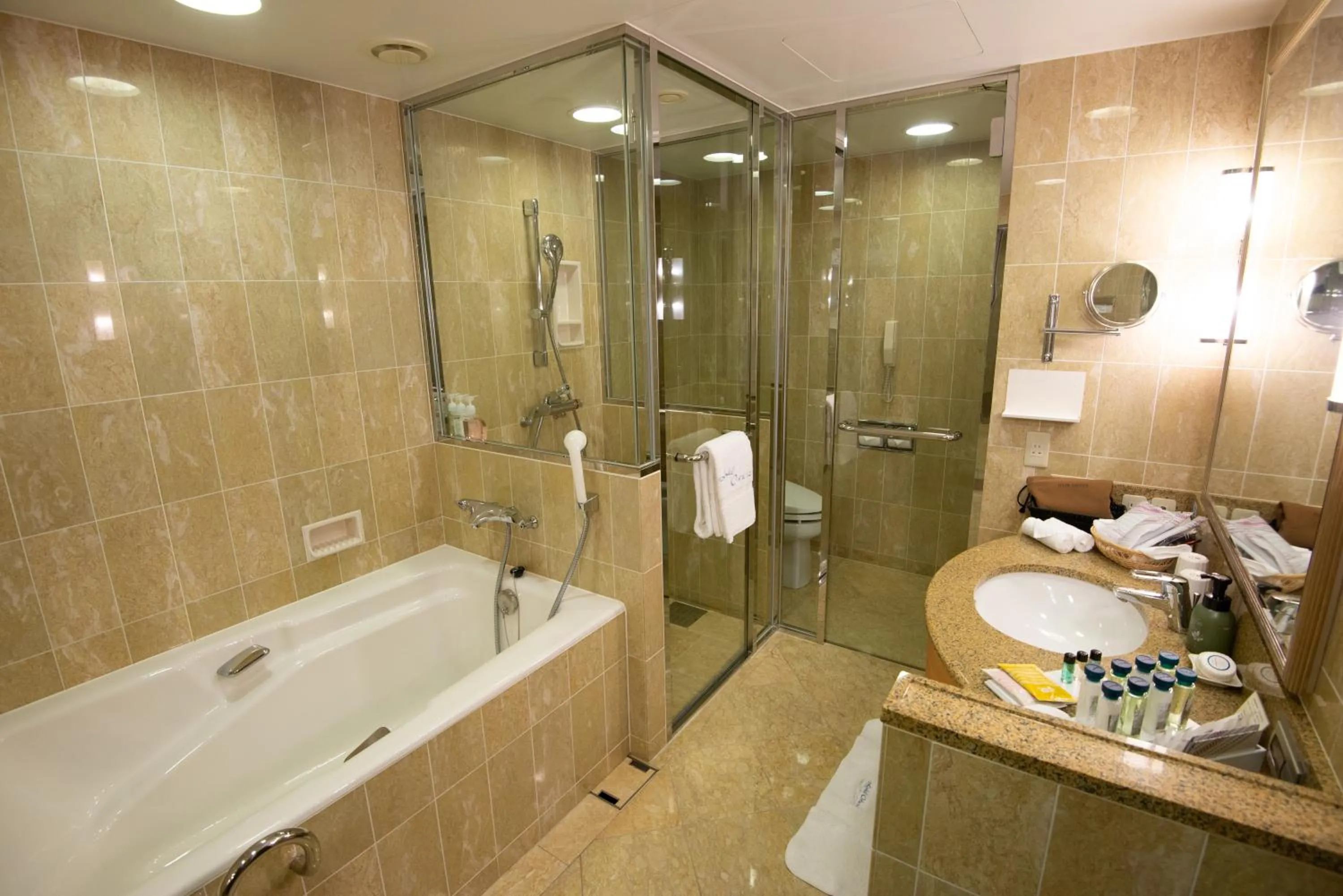 Bathroom in Hotel Okura Fukuoka