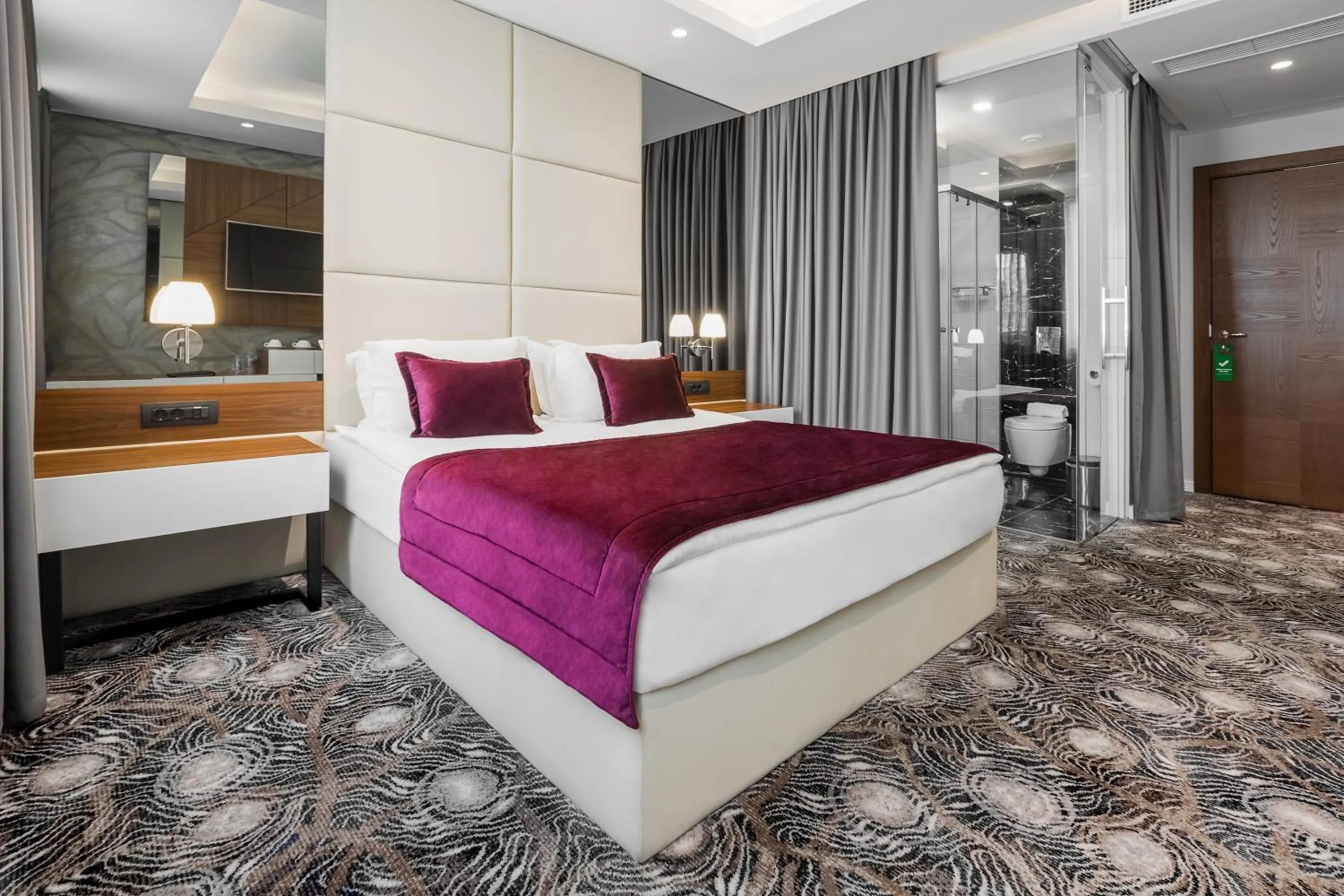 Shower, Bed in Sky Hotel