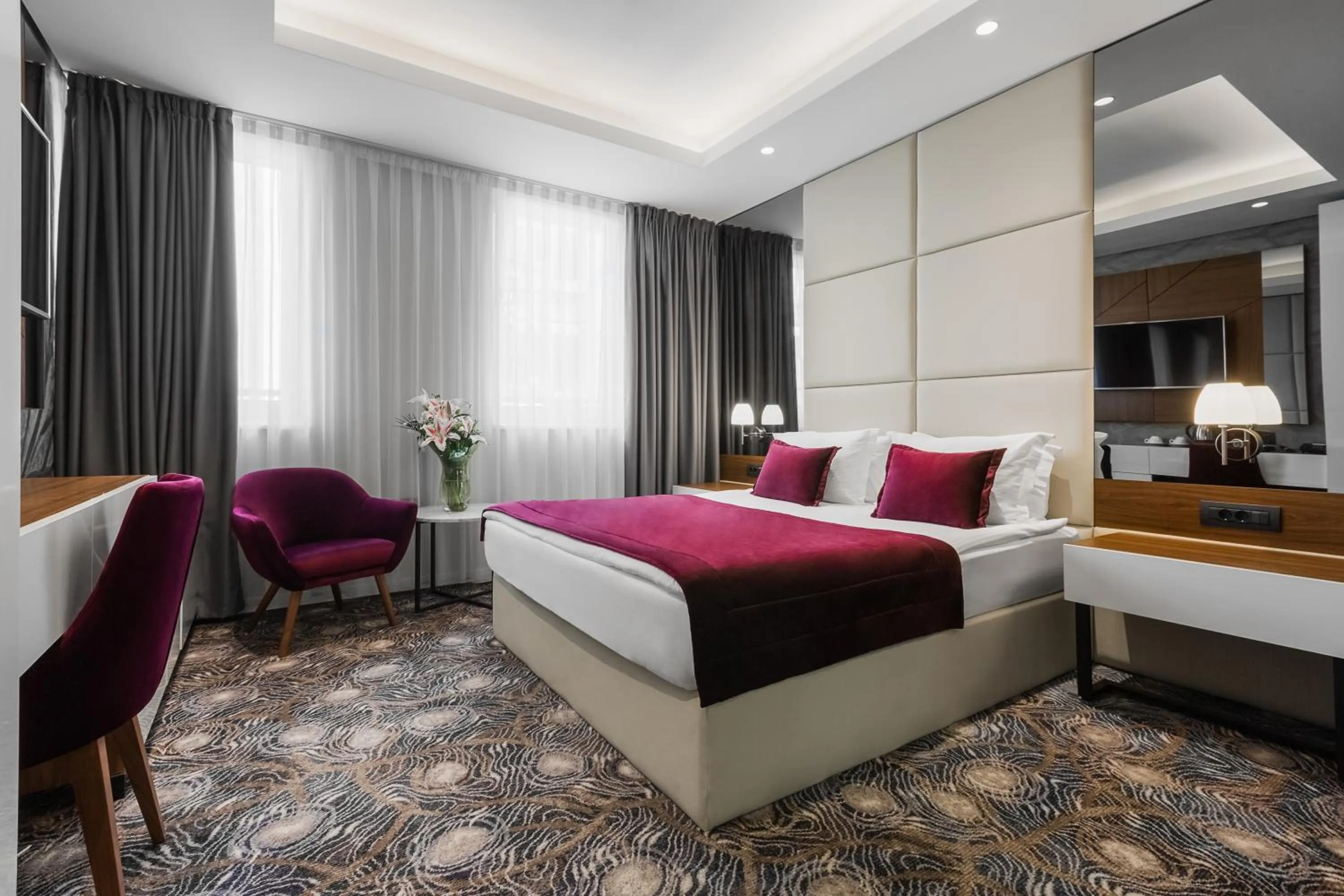 Seating area, Bed in Sky Hotel