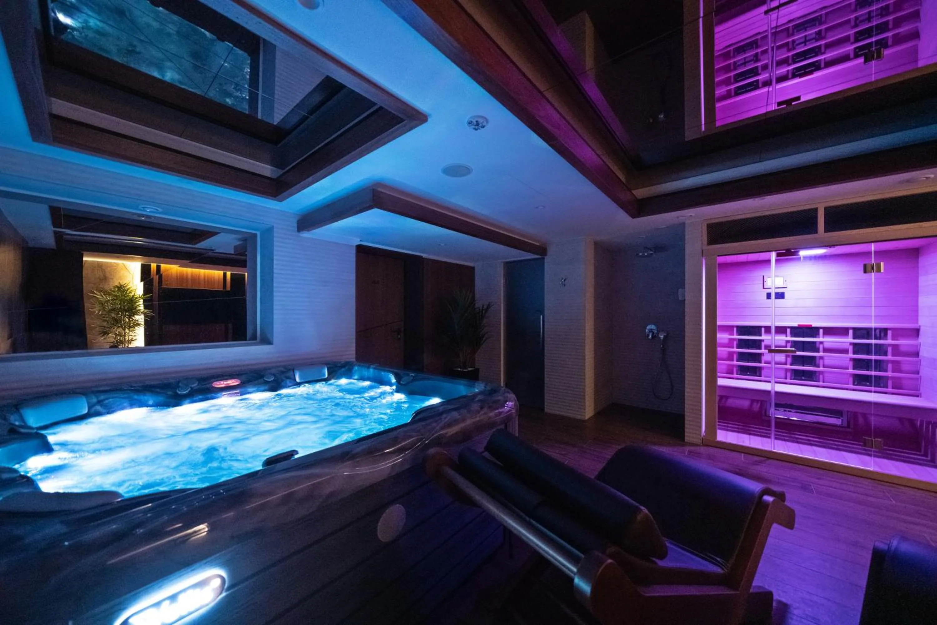 Hot Tub in Sky Hotel