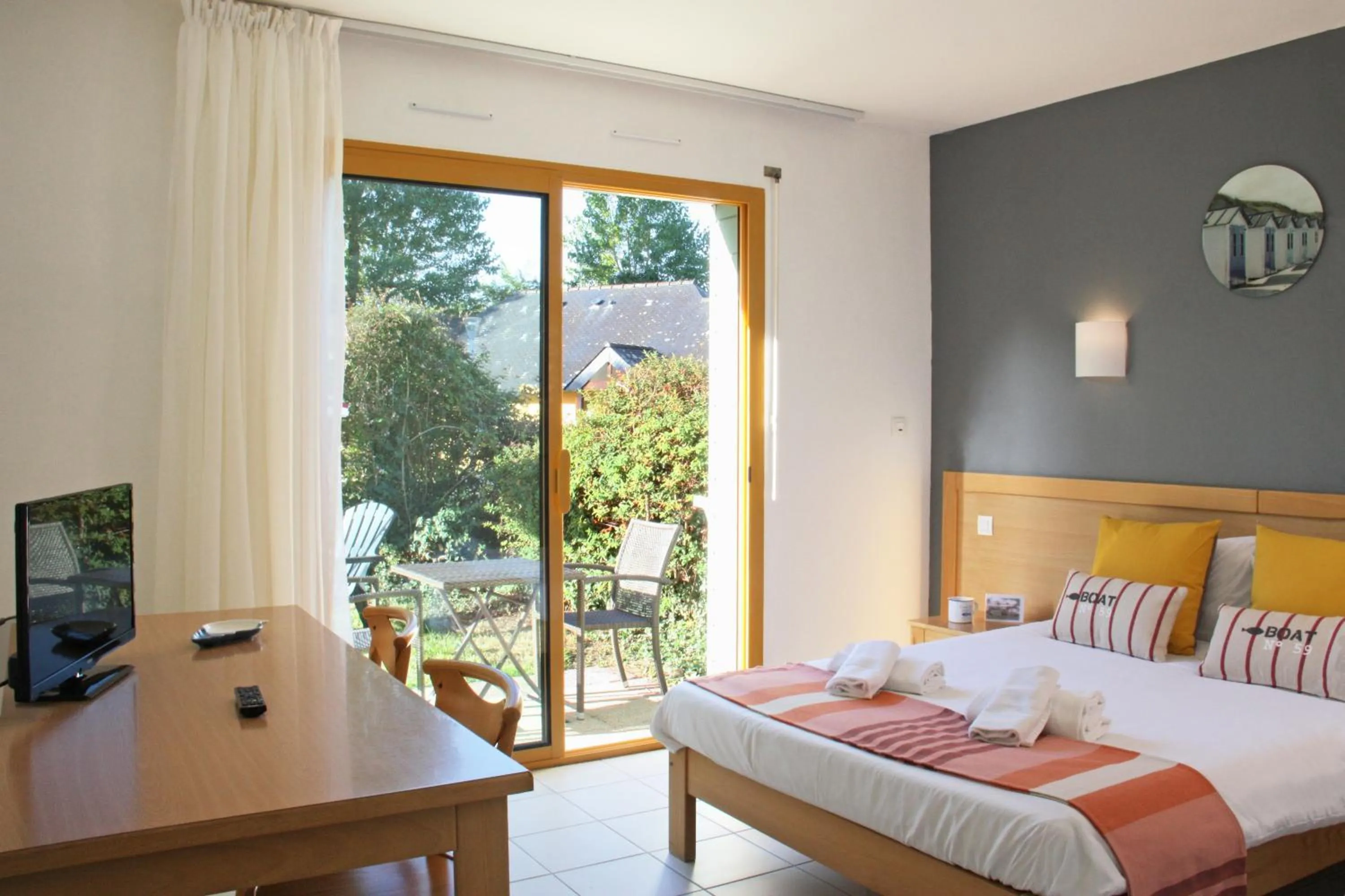 Bedroom, Bed in Azureva Club Tregunc