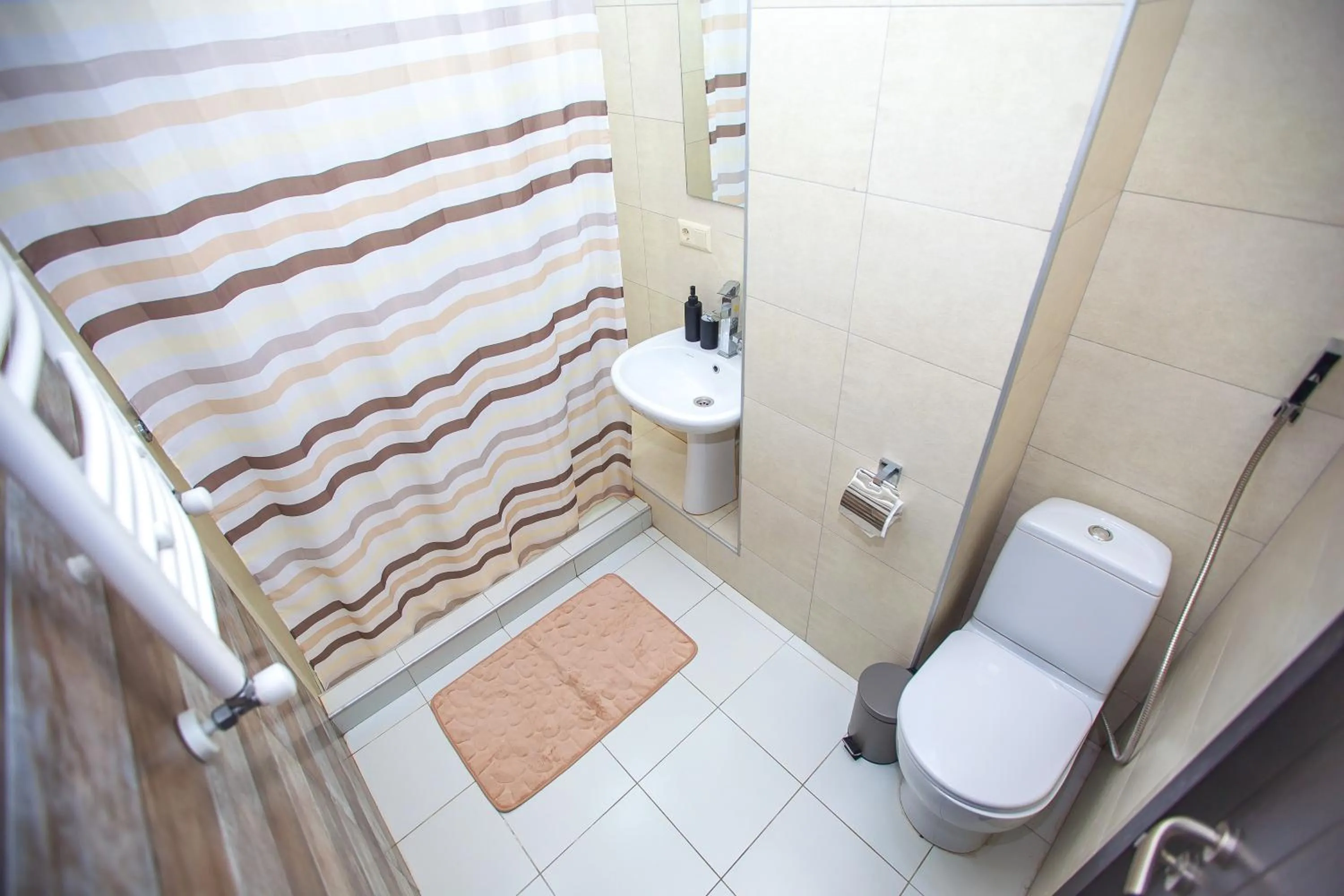 Shower in Lebu Apartment TBS