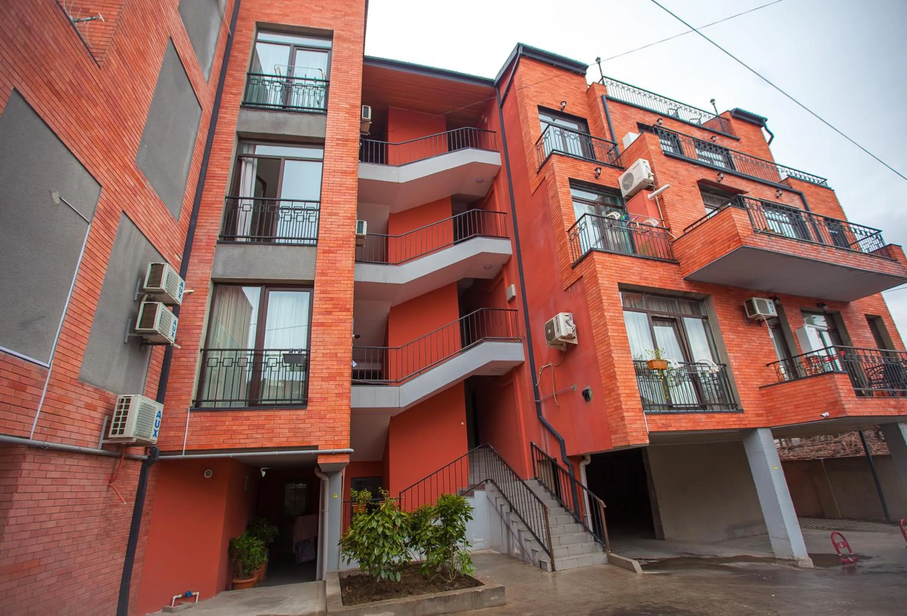 Facade/entrance in Lebu Apartment TBS