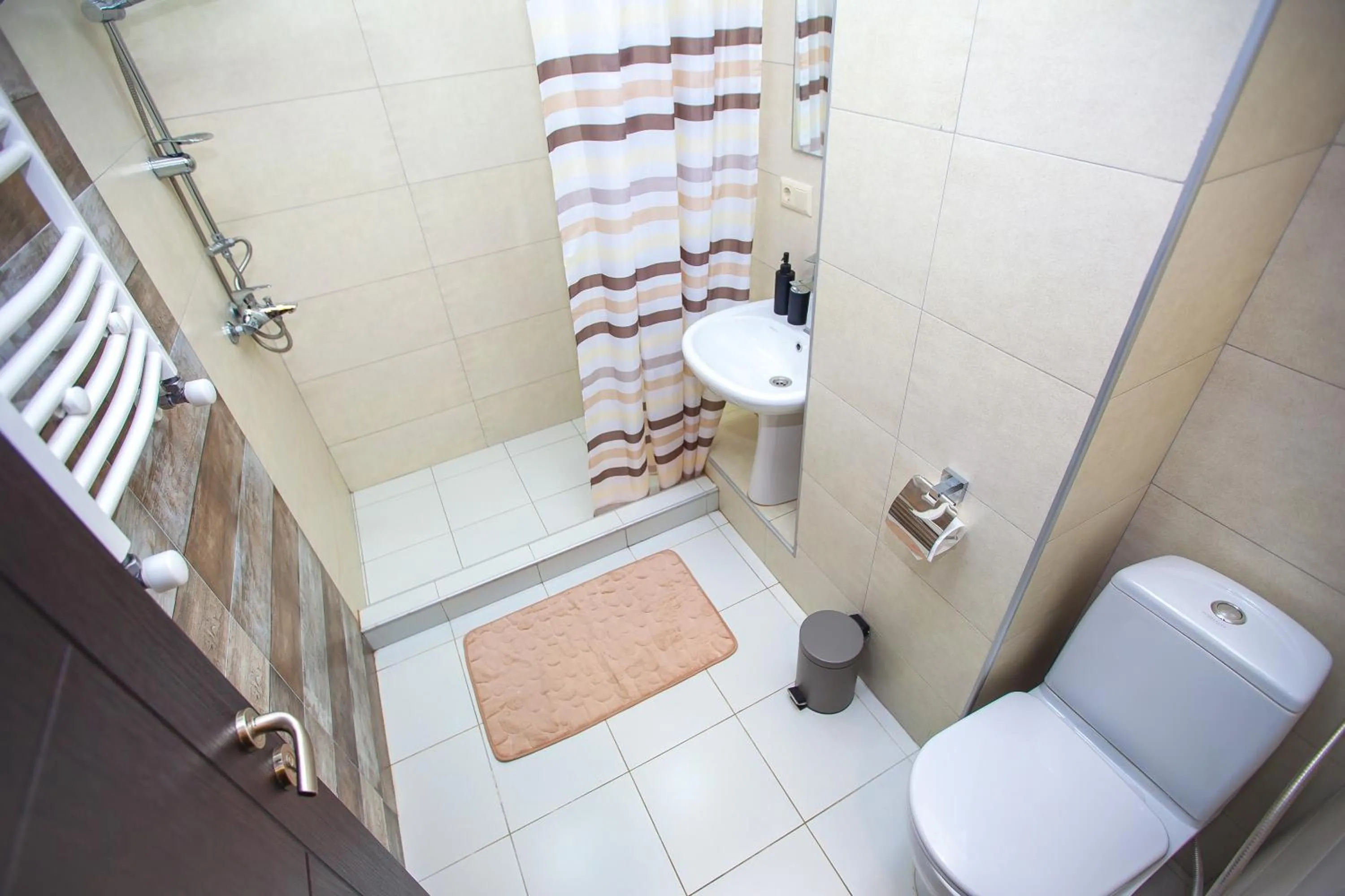 Shower in Lebu Apartment TBS
