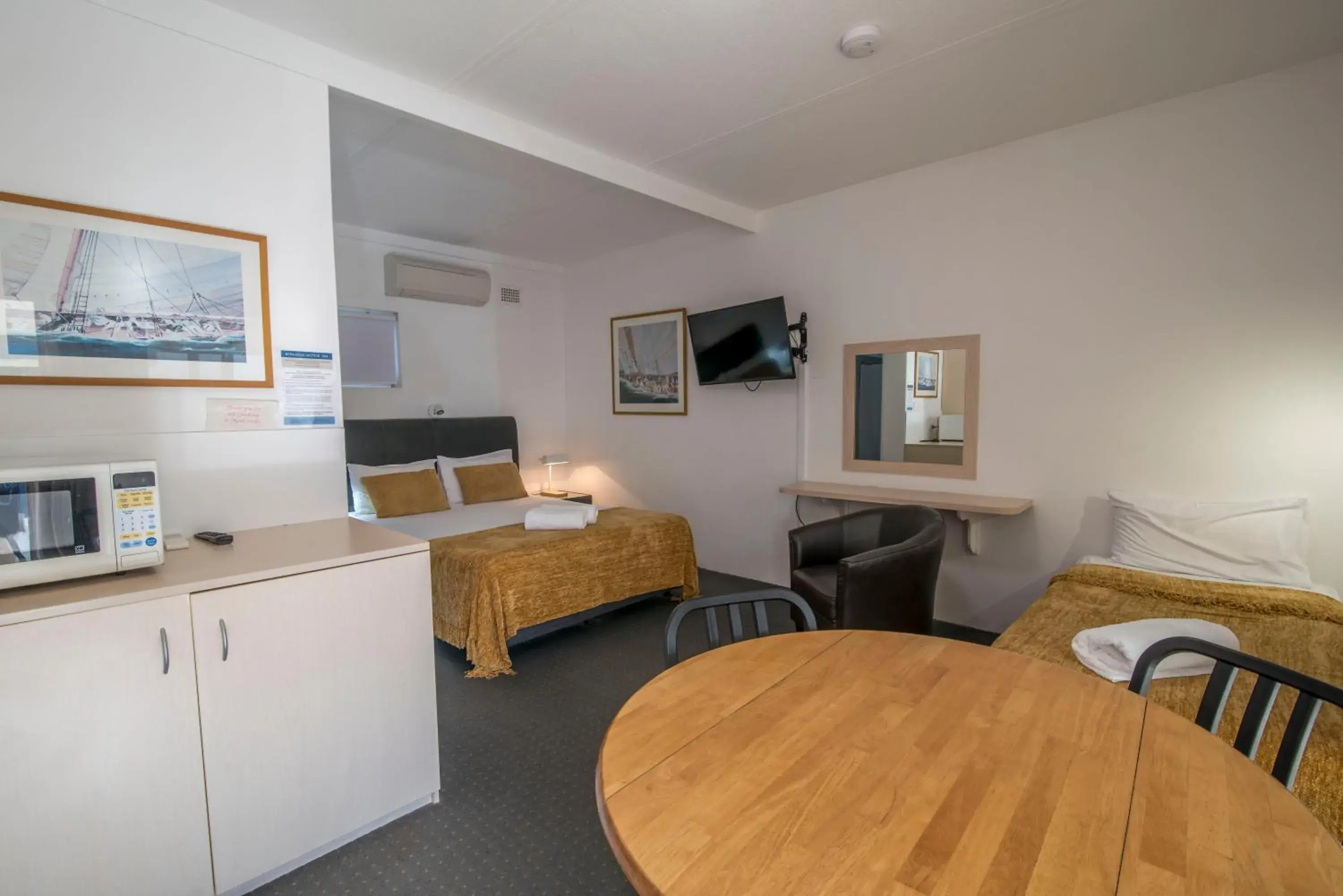 Deluxe Double or Twin Room in Bermagui Motor Inn Deluxe Double or Twin Room in Bermagui Motor Inn