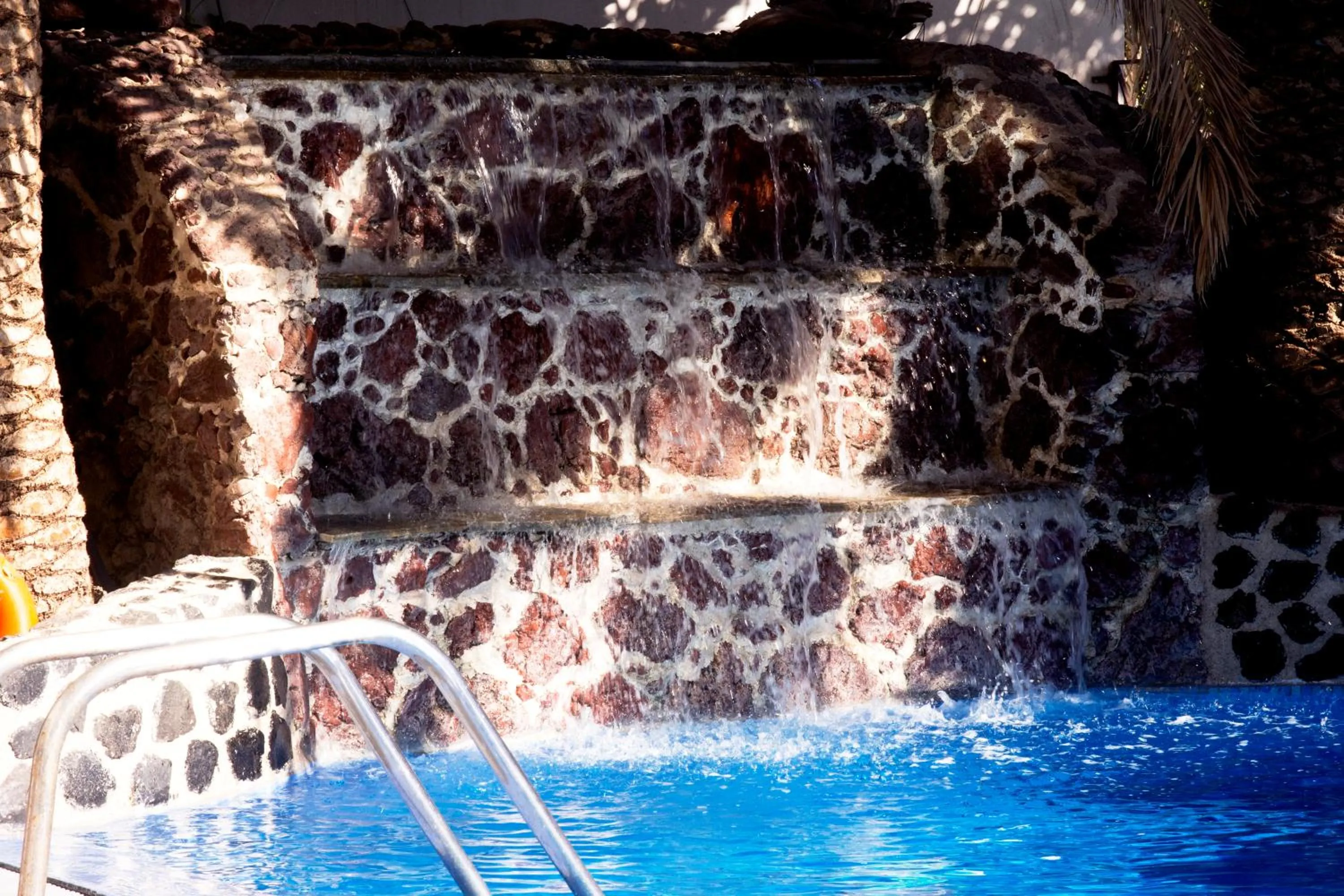 Swimming pool in Black Sandy Beach