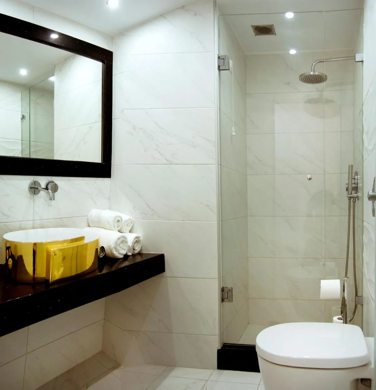 Bathroom in Black Sandy Beach