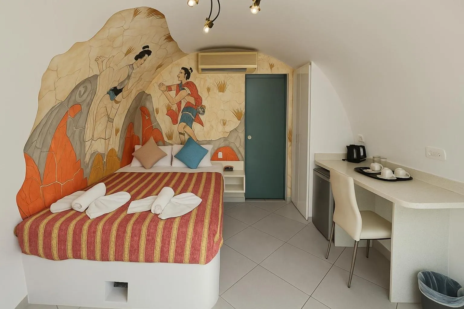 Bedroom, Bed in Black Sandy Beach