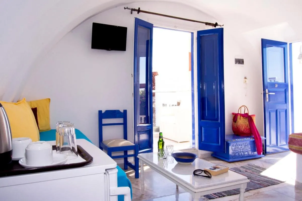 Photo of the whole room in Black Sandy Beach
