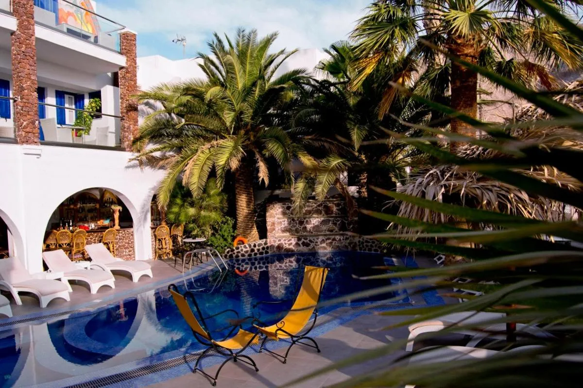 Swimming pool in Black Sandy Beach