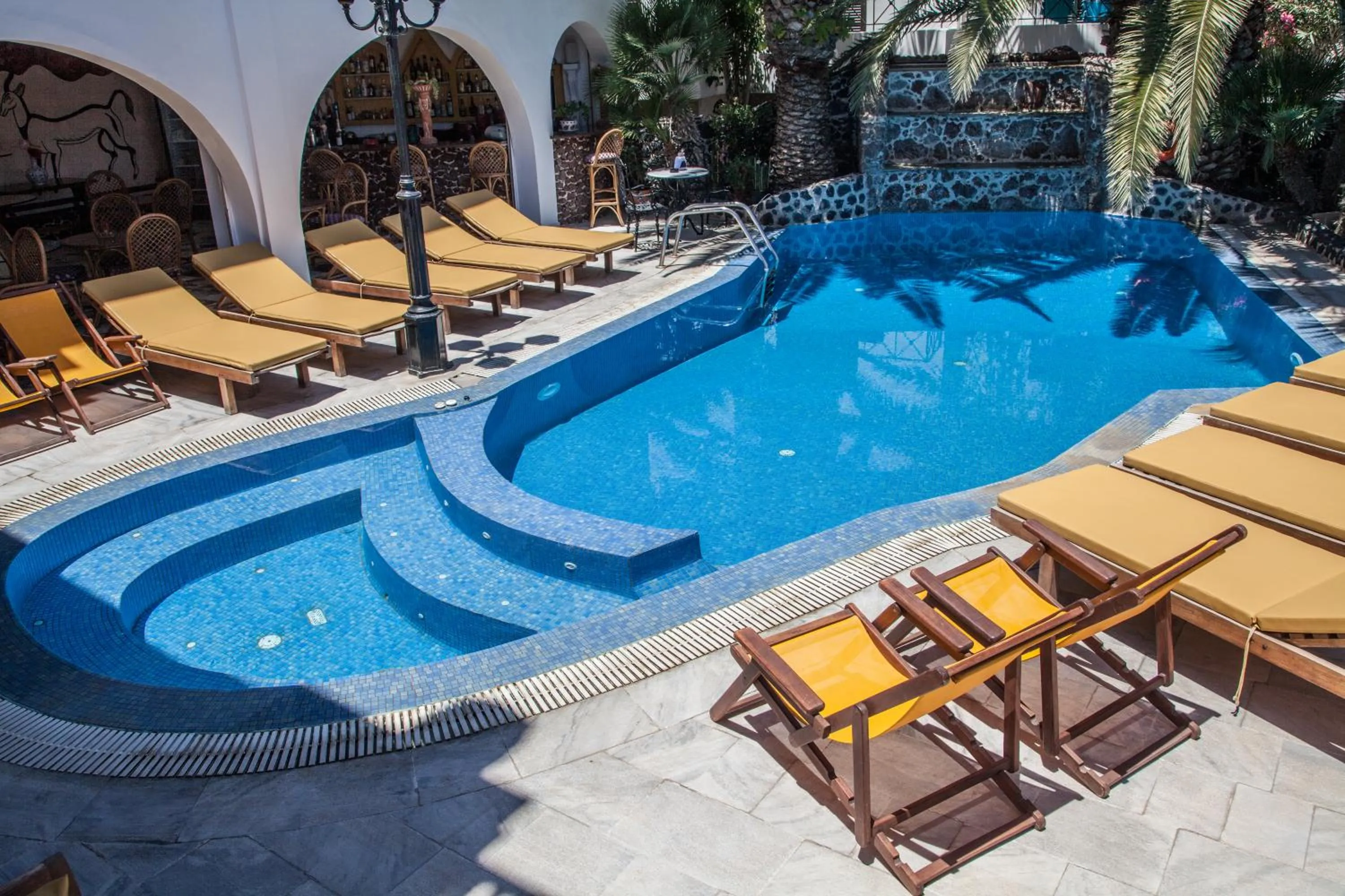 Swimming pool in Black Sandy Beach