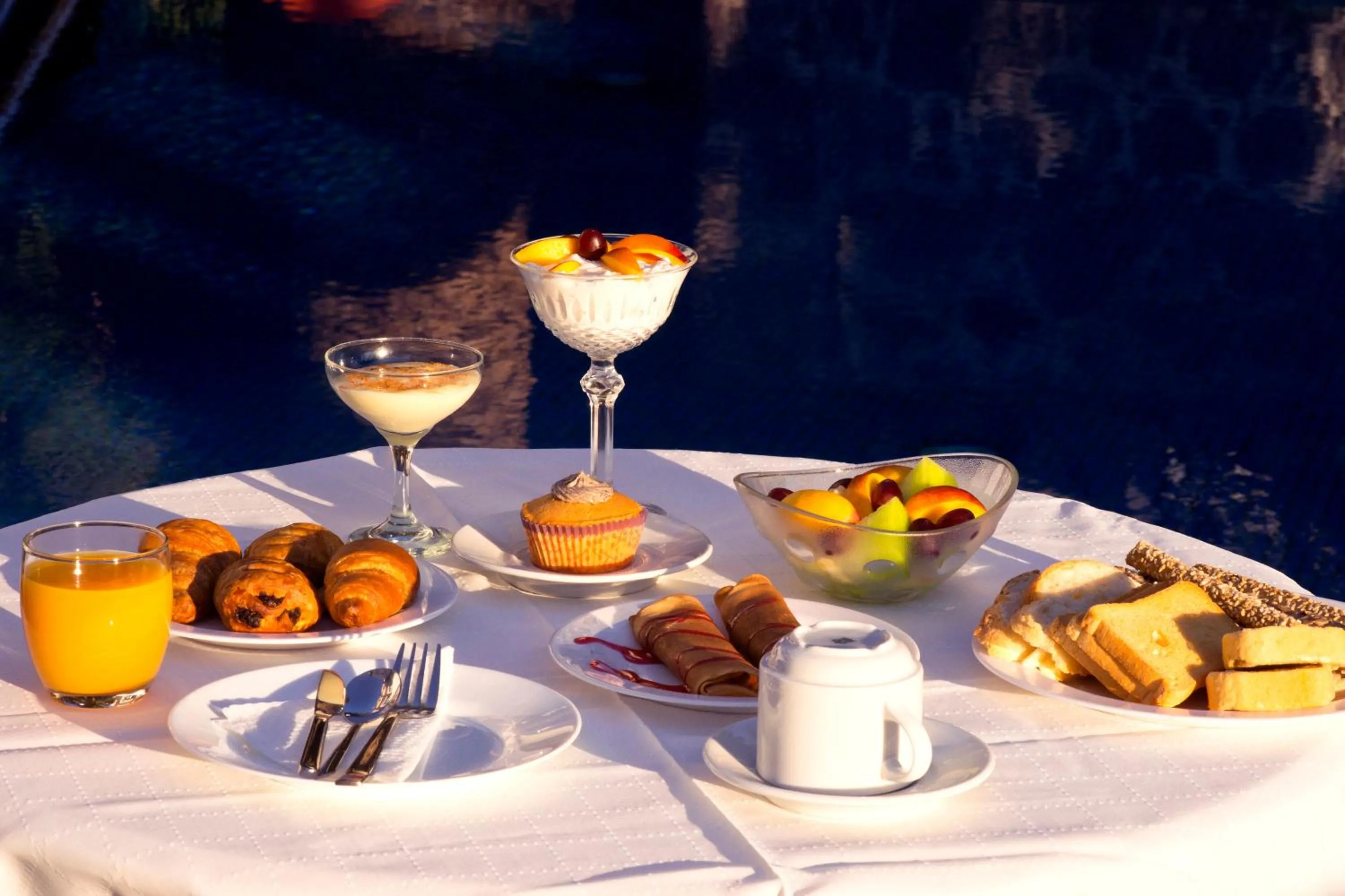 Buffet breakfast in Black Sandy Beach
